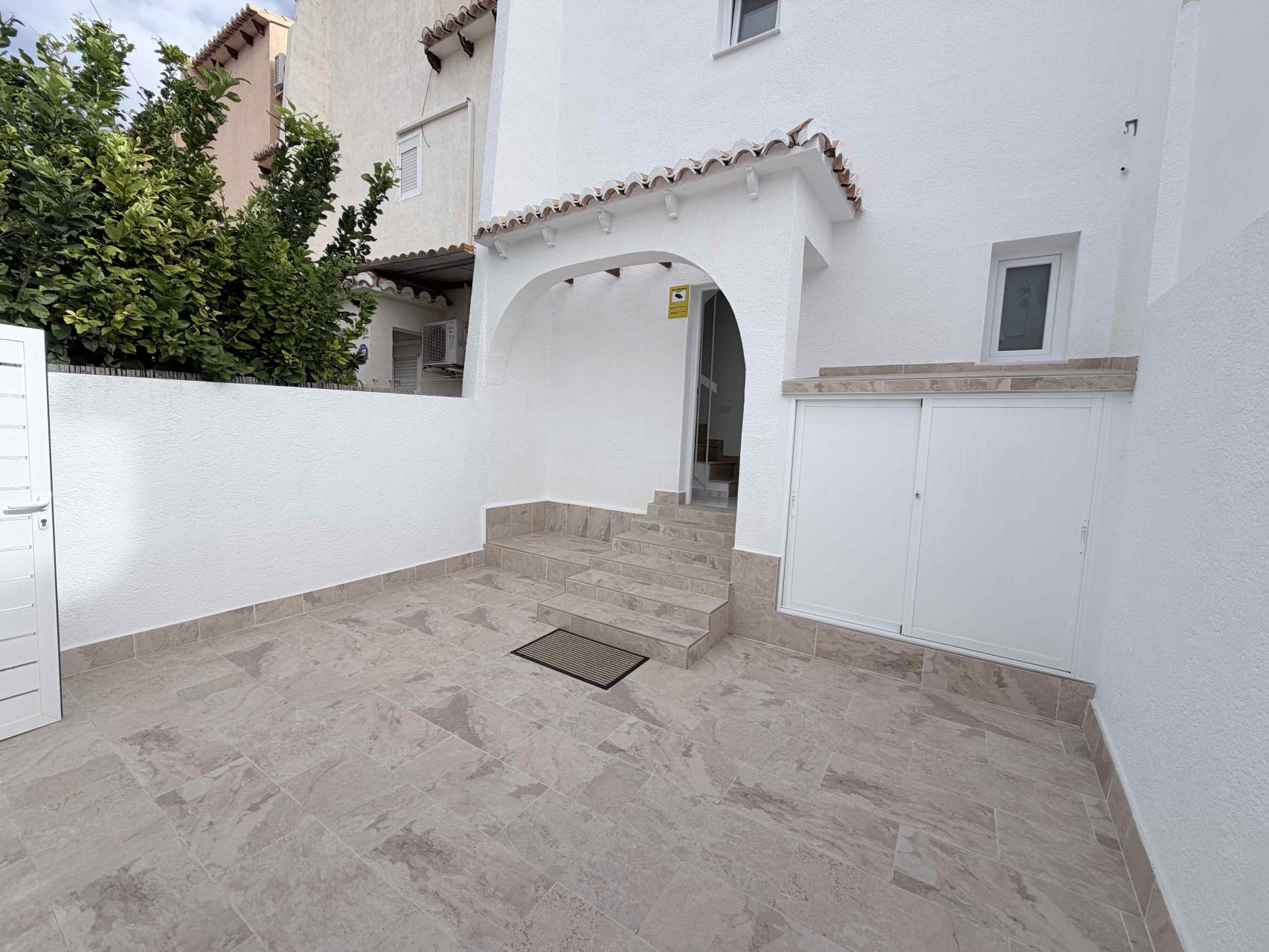 For sale - 3 Bedroom 2 Bathroom Town House in Torrevieja - Costa Blanca  - Alicante