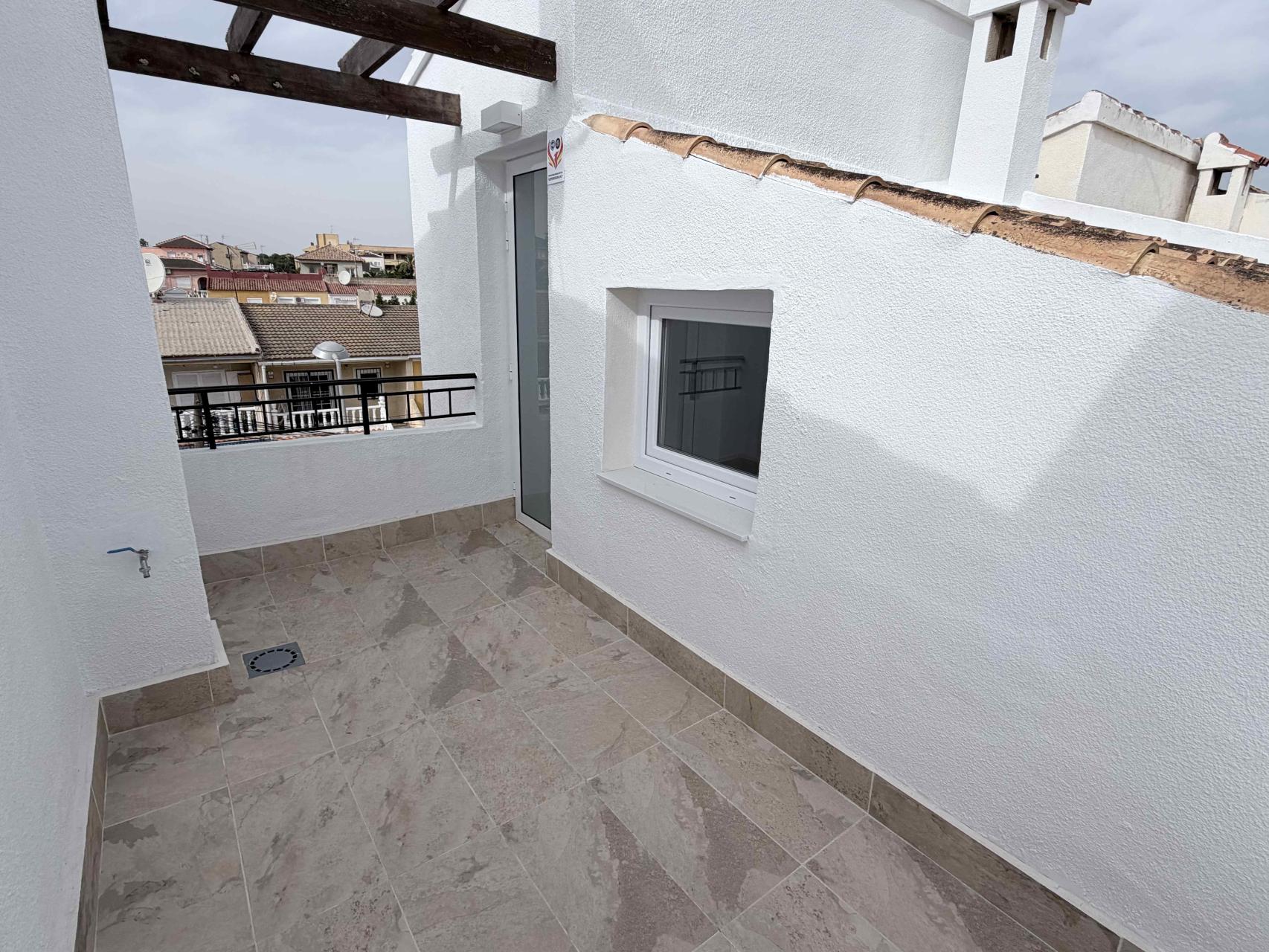For sale - 3 Bedroom 2 Bathroom Town House in Torrevieja - Costa Blanca  - Alicante