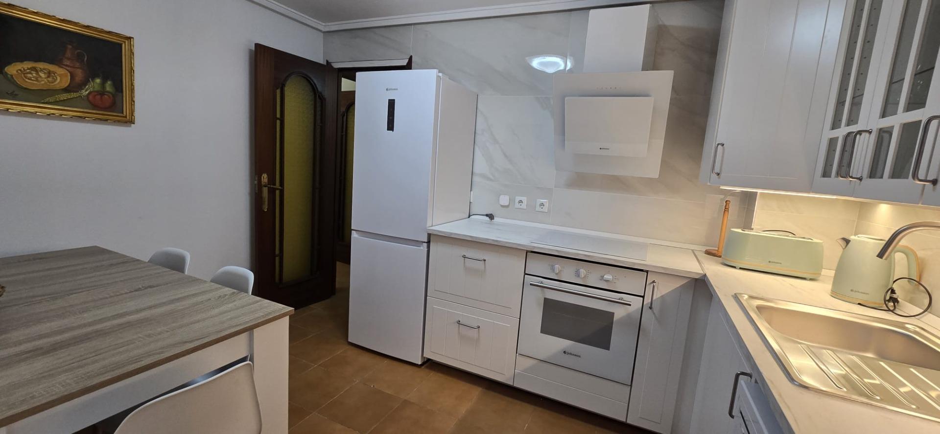 For sale - 4 Bedroom 2 Bathroom Apartment in Torrevieja - Centro  - Alicante