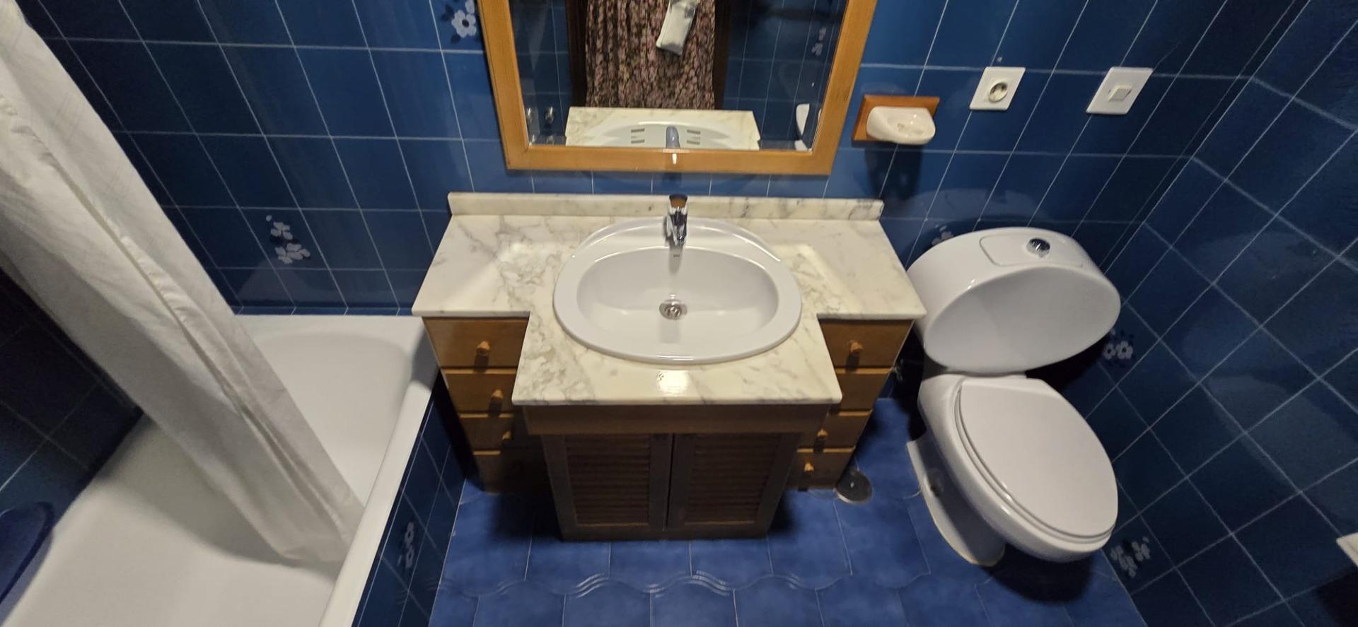 For sale - 4 Bedroom 2 Bathroom Apartment in Torrevieja - Centro  - Alicante