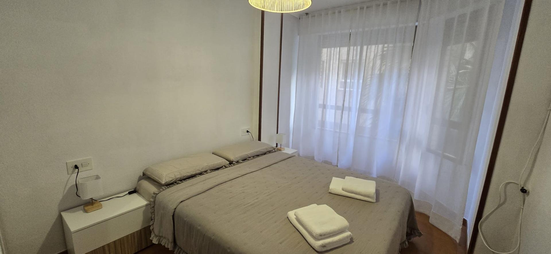 For sale - 4 Bedroom 2 Bathroom Apartment in Torrevieja - Centro  - Alicante