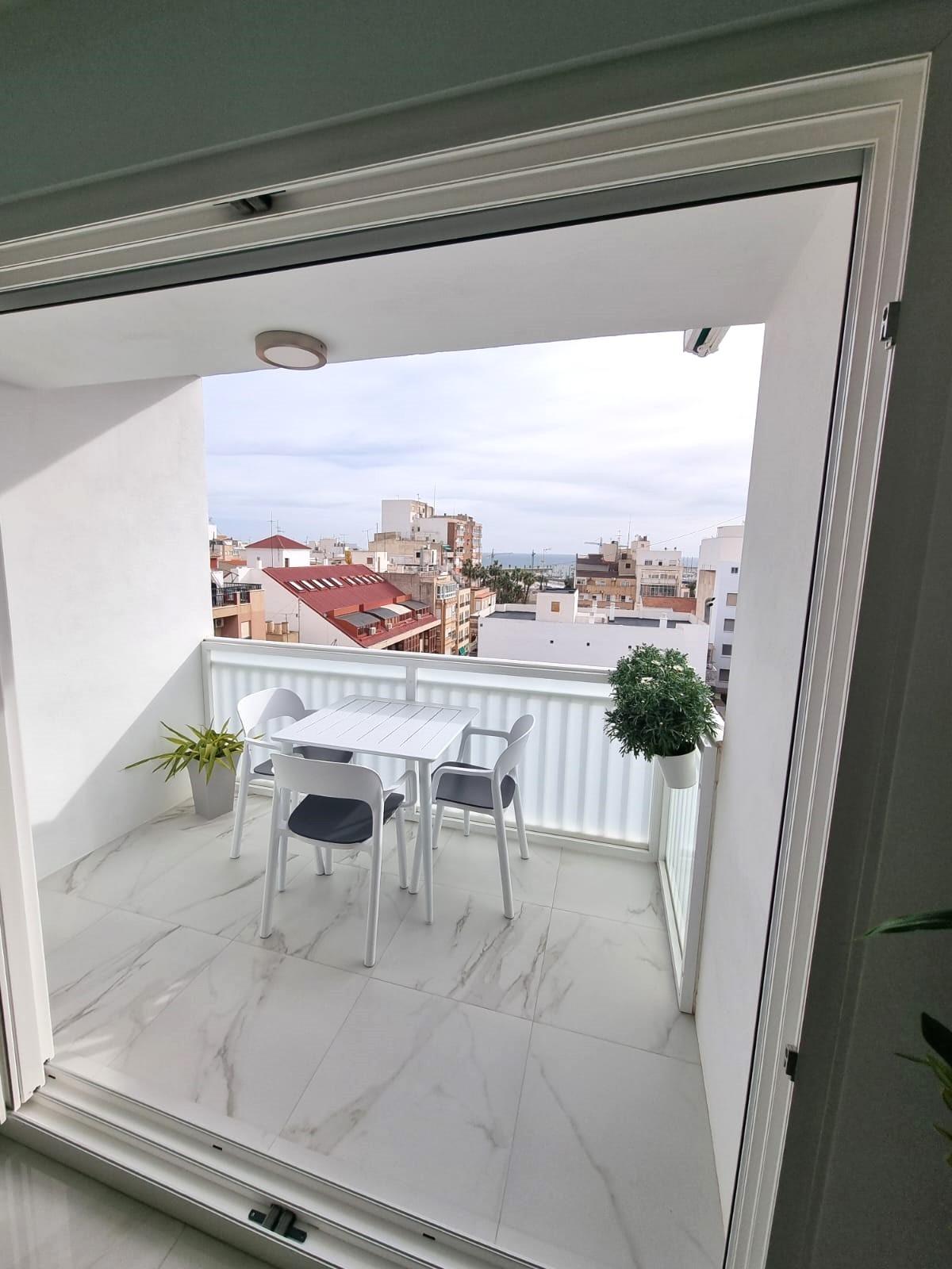 For sale - 2 Bedroom 2 Bathroom Apartment in Torrevieja - Centro  - Alicante