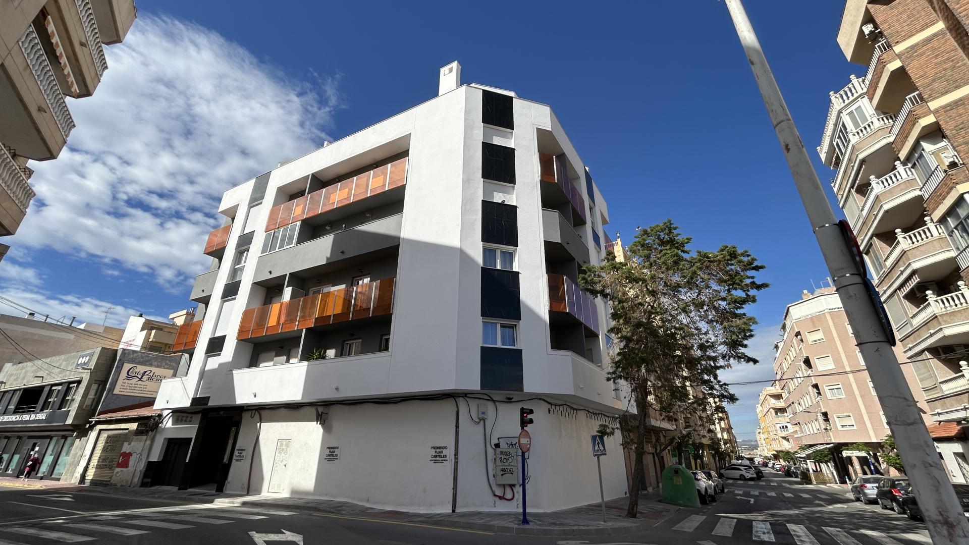 For sale - 2 Bedroom 1 Bathroom Apartment in Torrevieja - Costa Blanca  - Alicante
