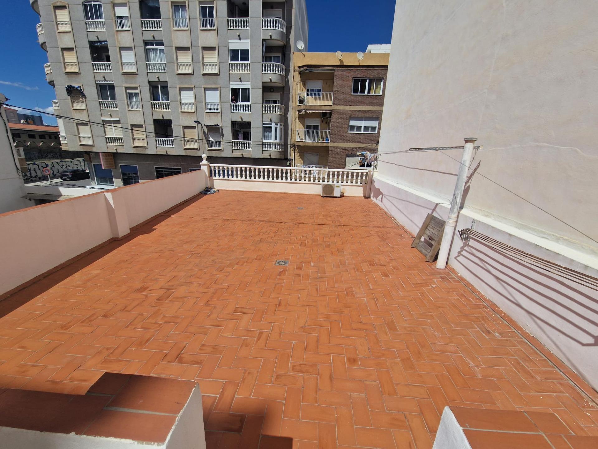 For sale - 4 Bedroom 2 Bathroom Town House in Torrevieja - Torrevieja  - Alicante