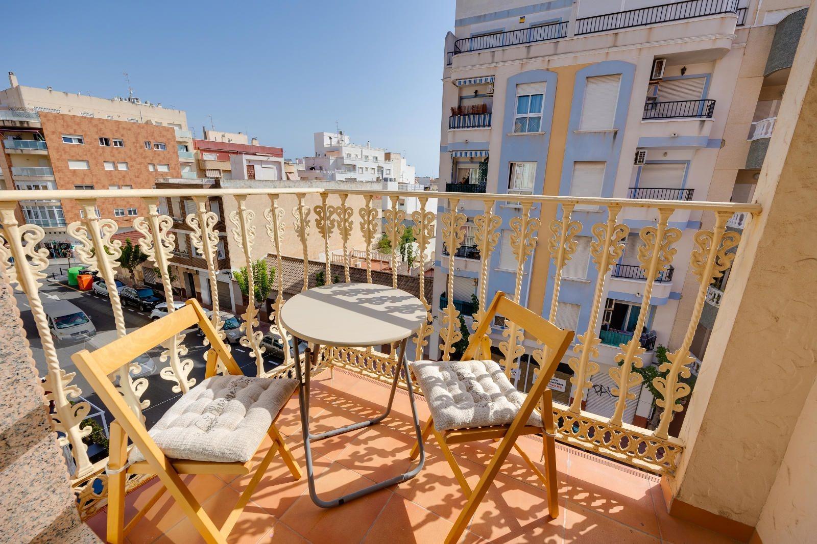 For sale - 3 Bedroom 2 Bathroom Apartment in Torrevieja - Centro  - Alicante