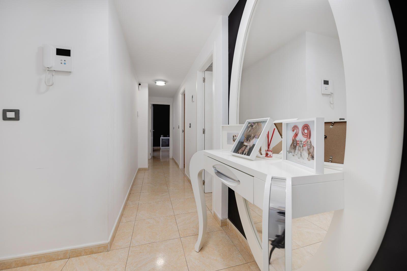 For sale - 3 Bedroom 2 Bathroom Apartment in Torrevieja - Centro  - Alicante