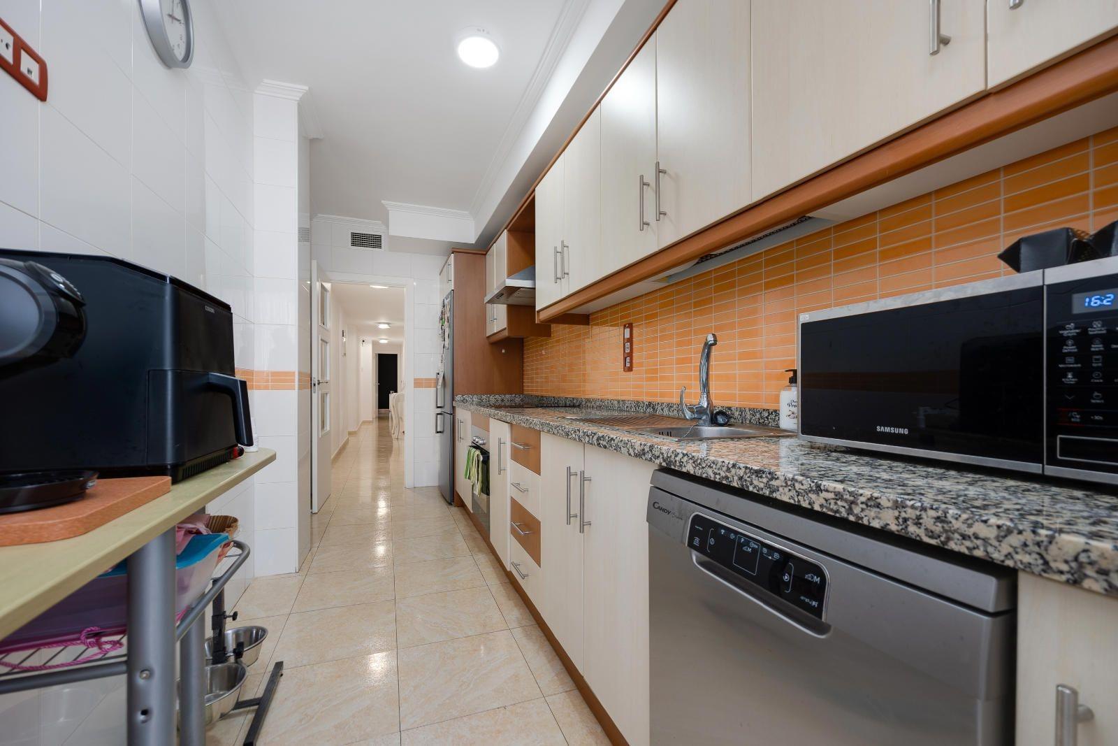 For sale - 3 Bedroom 2 Bathroom Apartment in Torrevieja - Centro  - Alicante