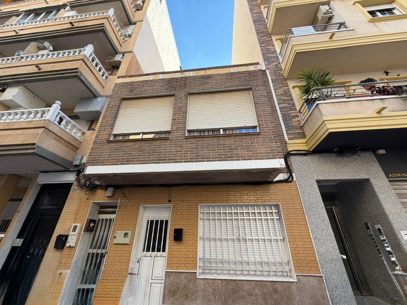 For sale - 3 Bedroom 1 Bathroom Apartment in Torrevieja - Playa Del Cura  - Alicante