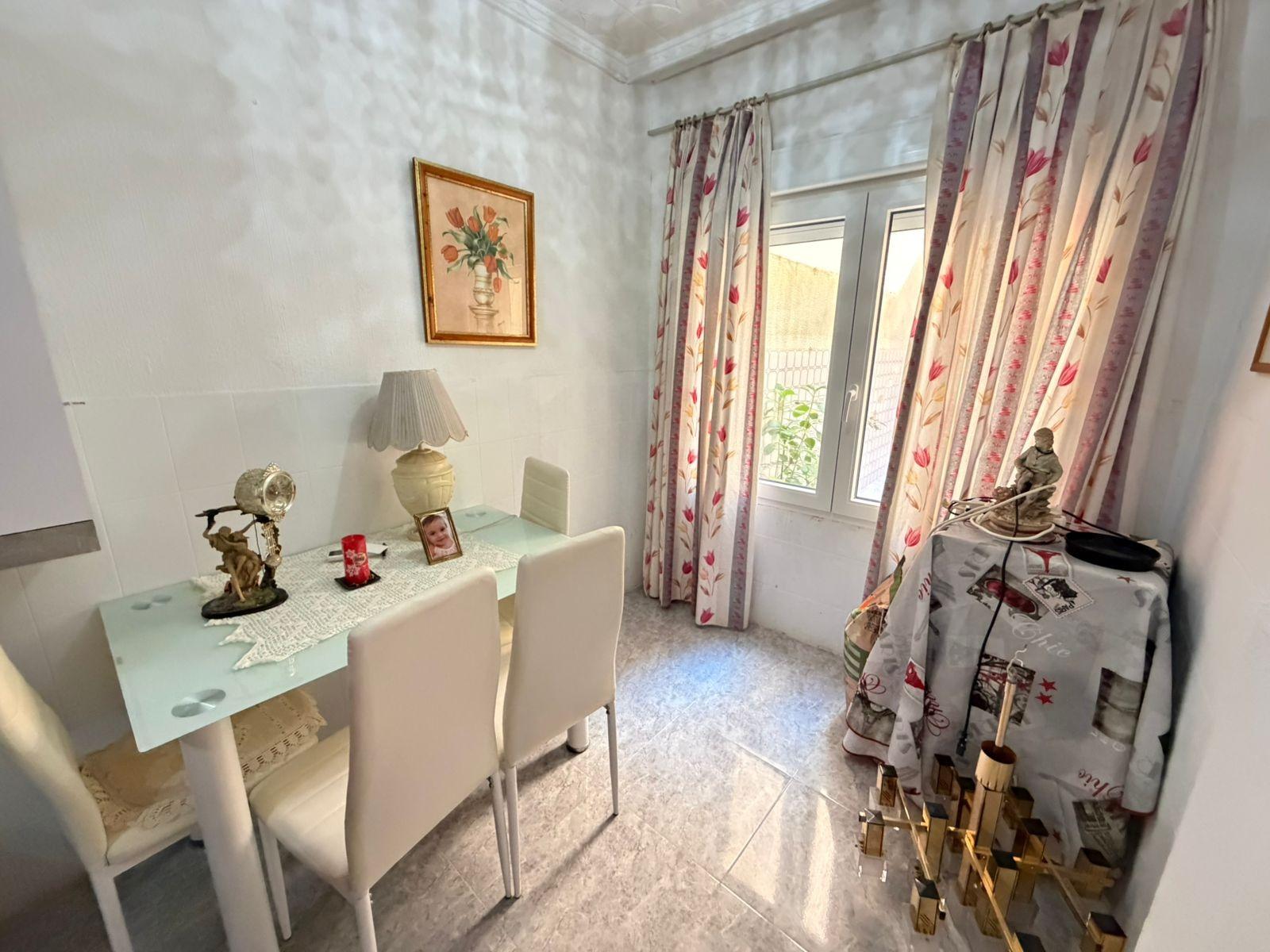 For sale - 3 Bedroom 1 Bathroom Apartment in Torrevieja - Playa Del Cura  - Alicante