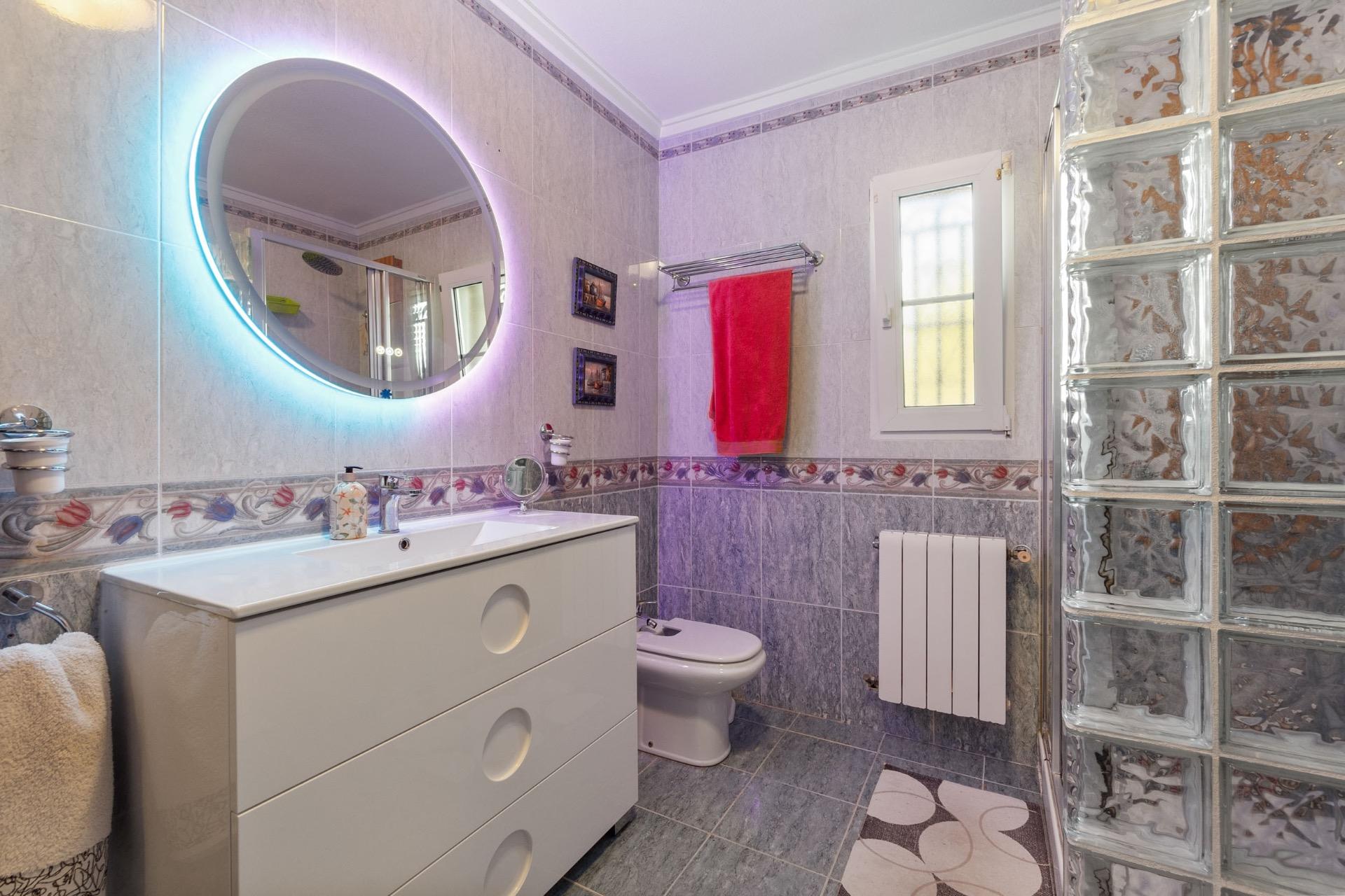 For sale - 4 Bedroom 3 Bathroom Villa in Torrevieja - Los Balcones  - Alicante