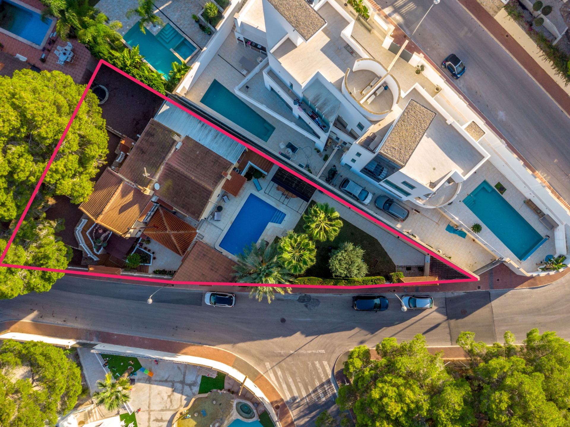 For sale - 4 Bedroom 3 Bathroom Villa in Torrevieja - Los Balcones  - Alicante