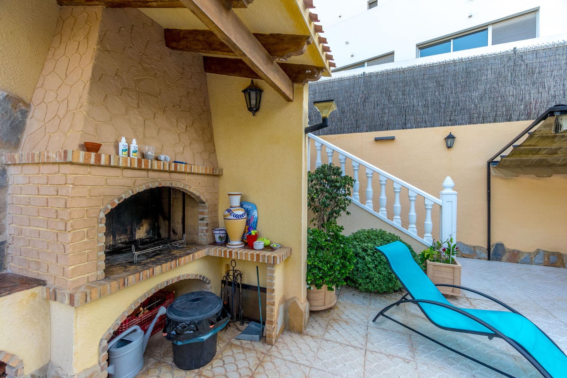 For sale - 4 Bedroom 3 Bathroom Villa in Torrevieja - Los Balcones  - Alicante