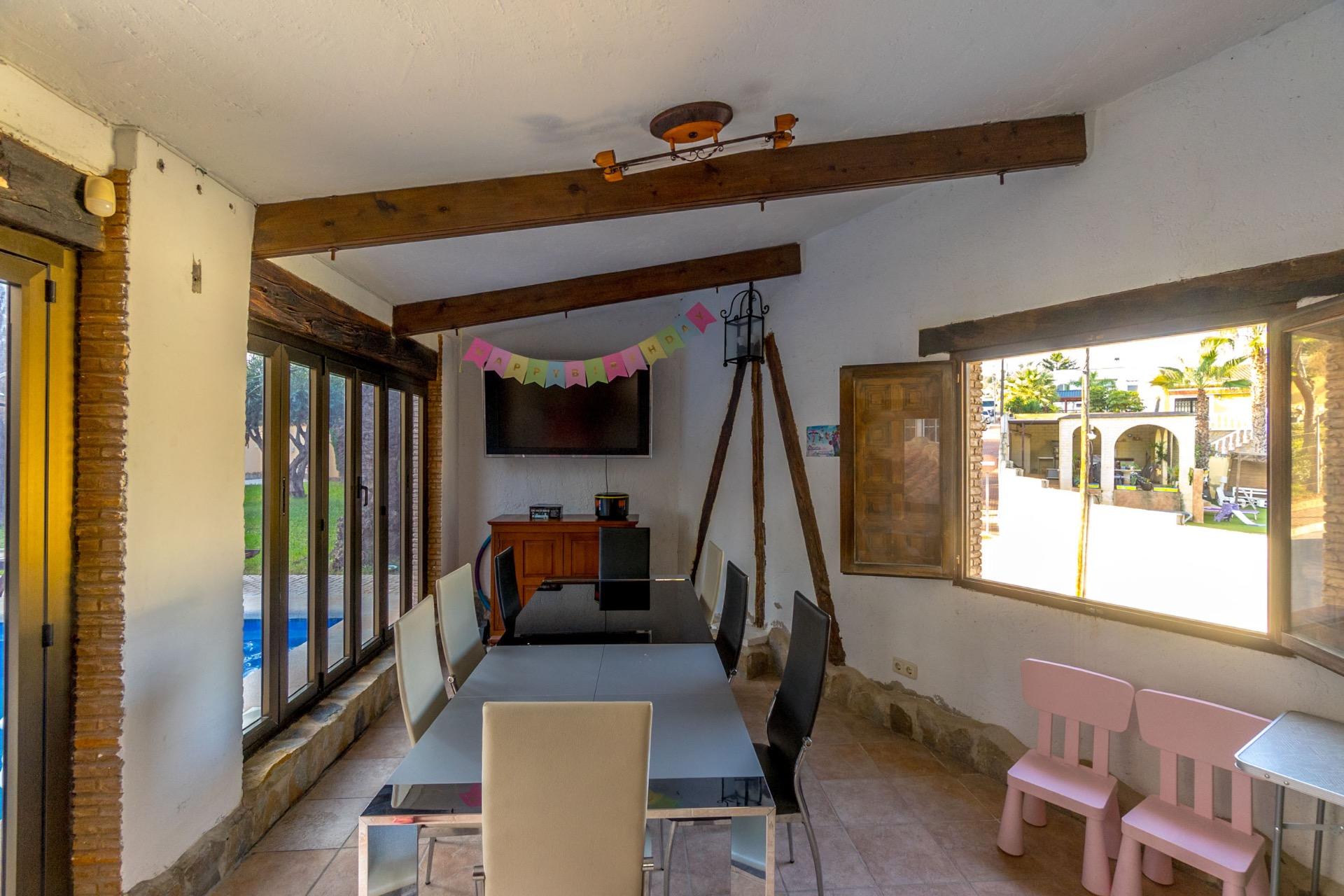 For sale - 4 Bedroom 3 Bathroom Villa in Torrevieja - Los Balcones  - Alicante