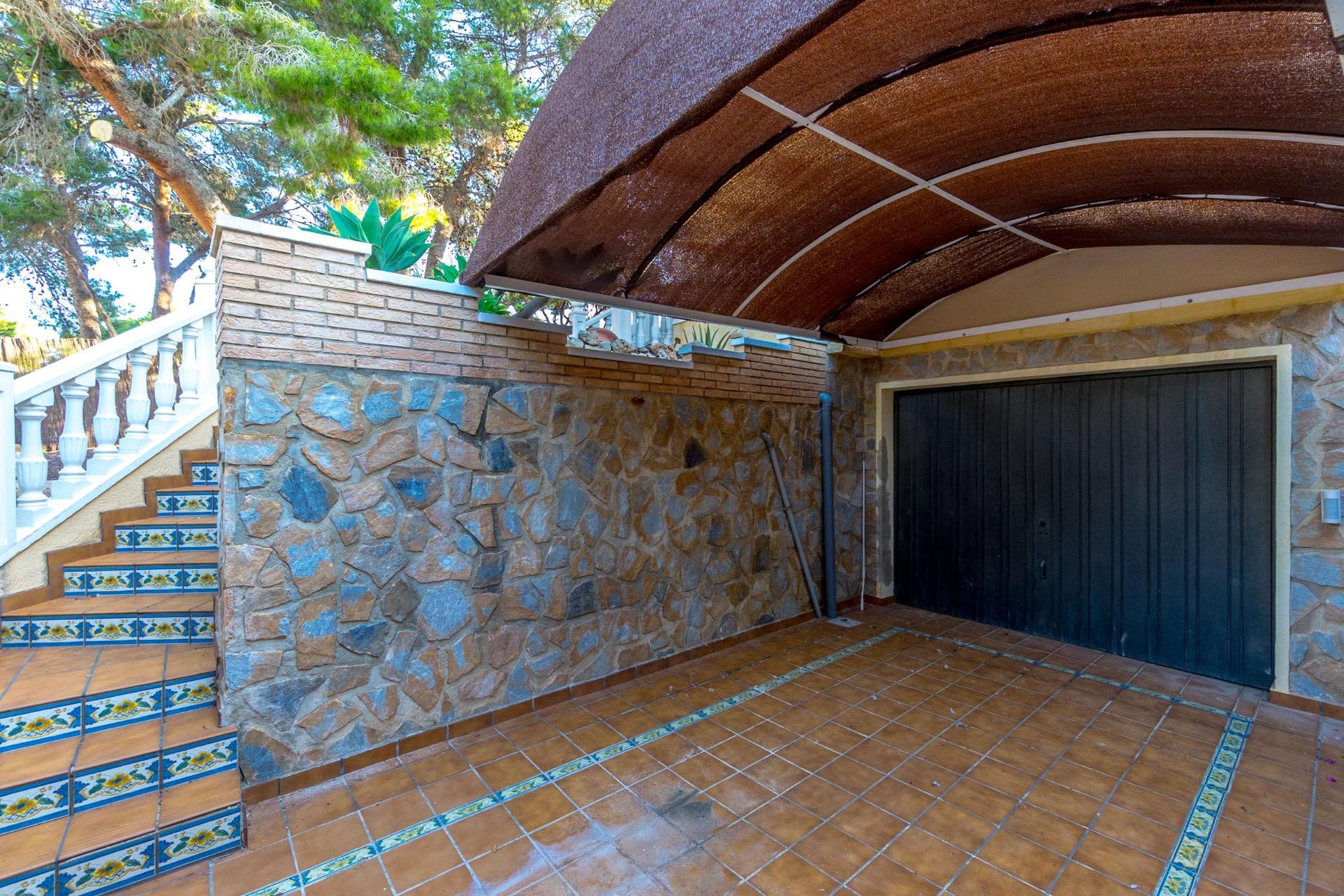 For sale - 4 Bedroom 3 Bathroom Villa in Torrevieja - Los Balcones  - Alicante