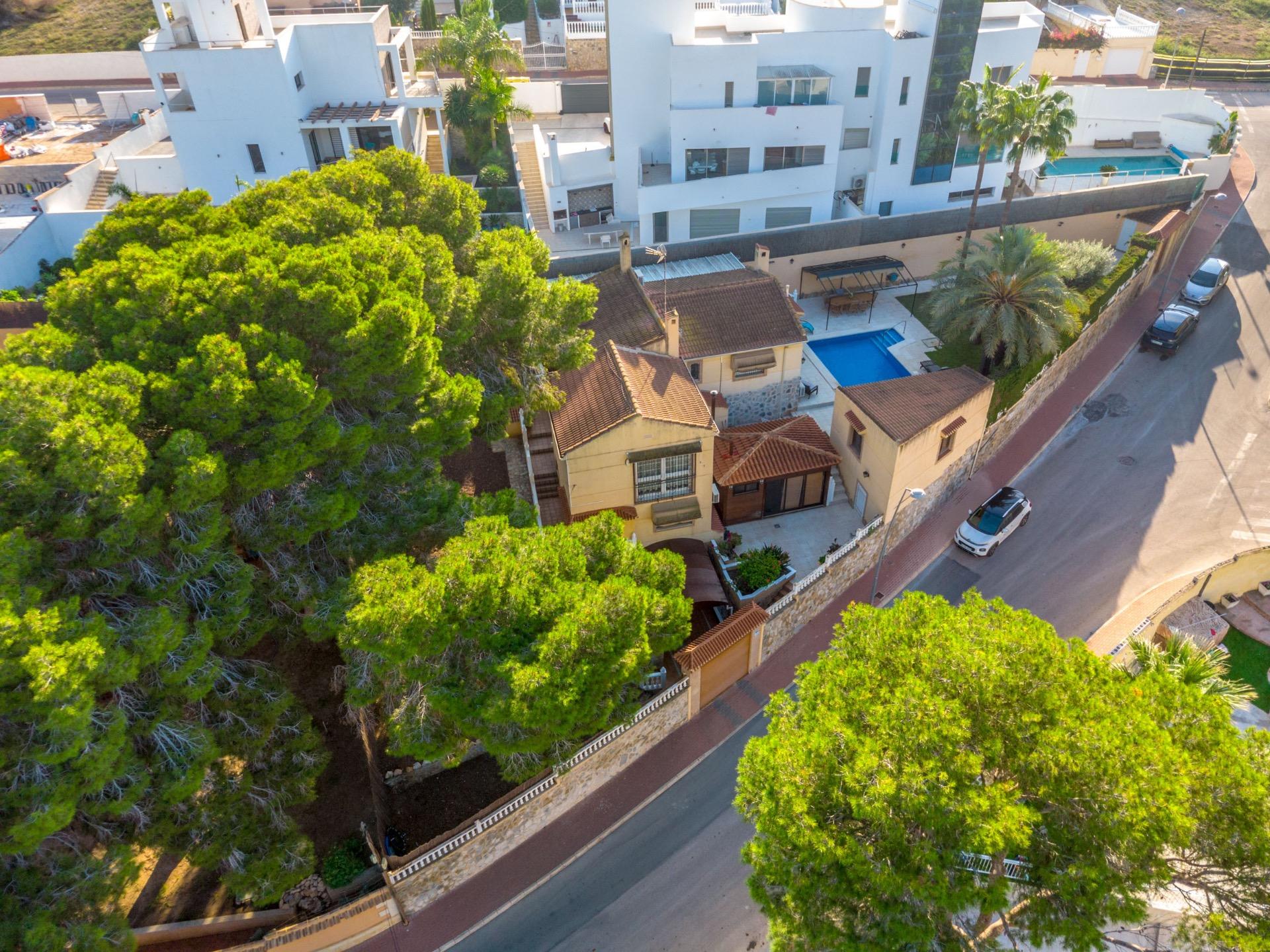 For sale - 4 Bedroom 3 Bathroom Villa in Torrevieja - Los Balcones  - Alicante