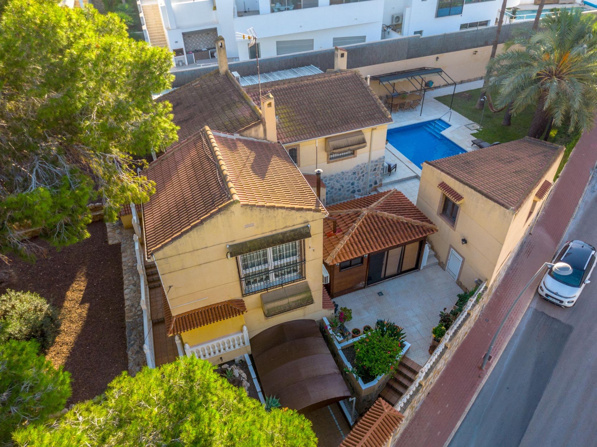 For sale - 4 Bedroom 3 Bathroom Villa in Torrevieja - Los Balcones  - Alicante