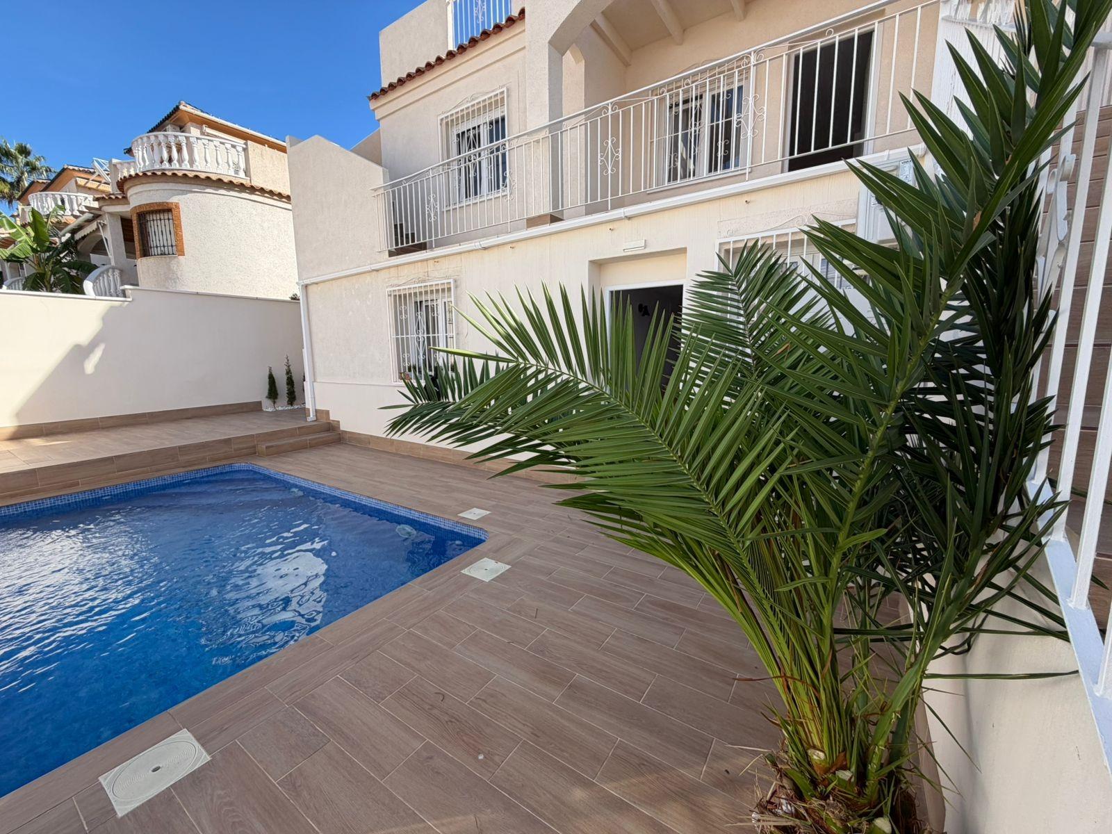 For sale - 4 Bedroom 4 Bathroom Semi Detached in Torrevieja - Cabo Cervera  - Alicante