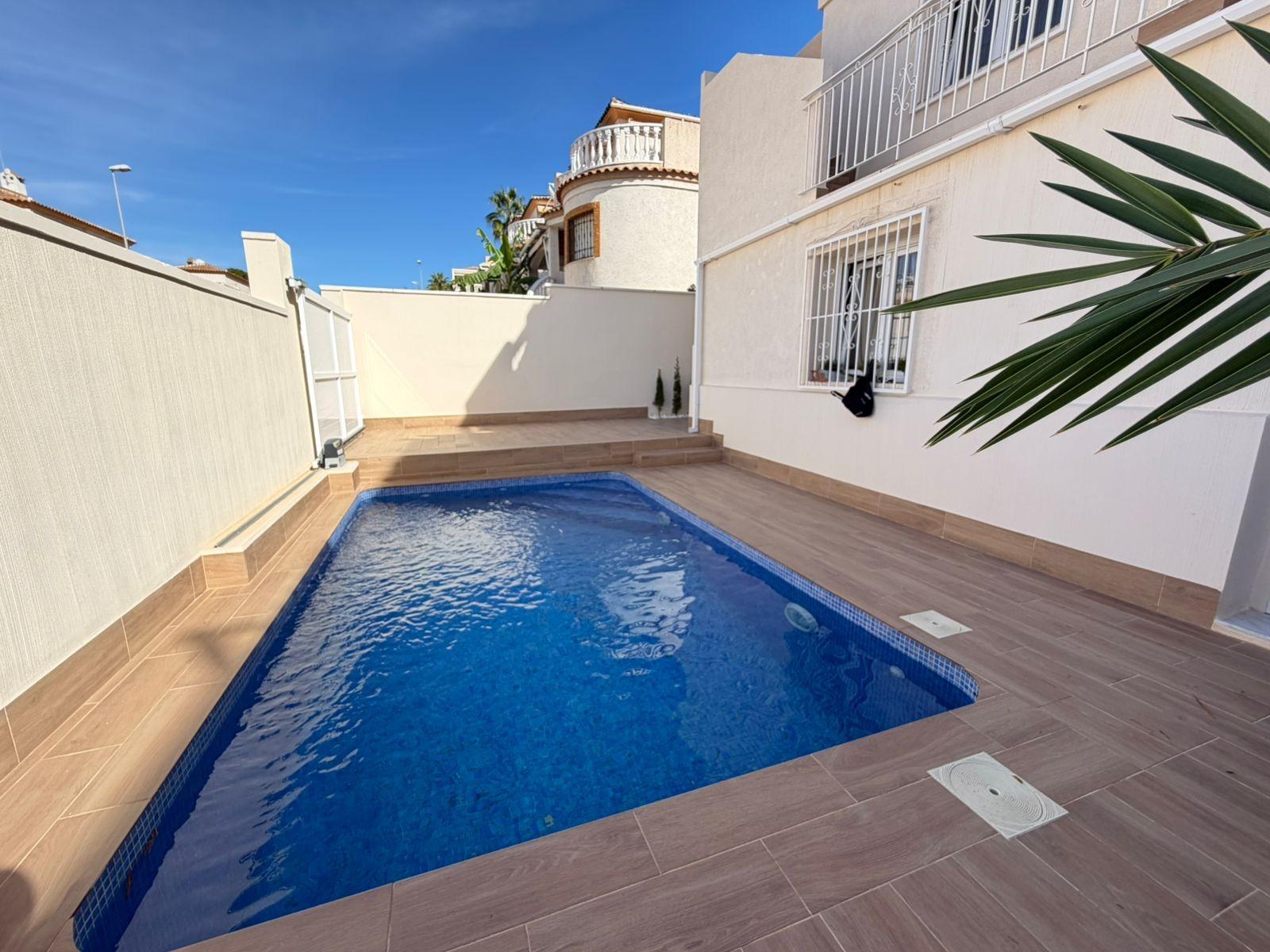 For sale - 4 Bedroom 4 Bathroom Semi Detached in Torrevieja - Cabo Cervera  - Alicante