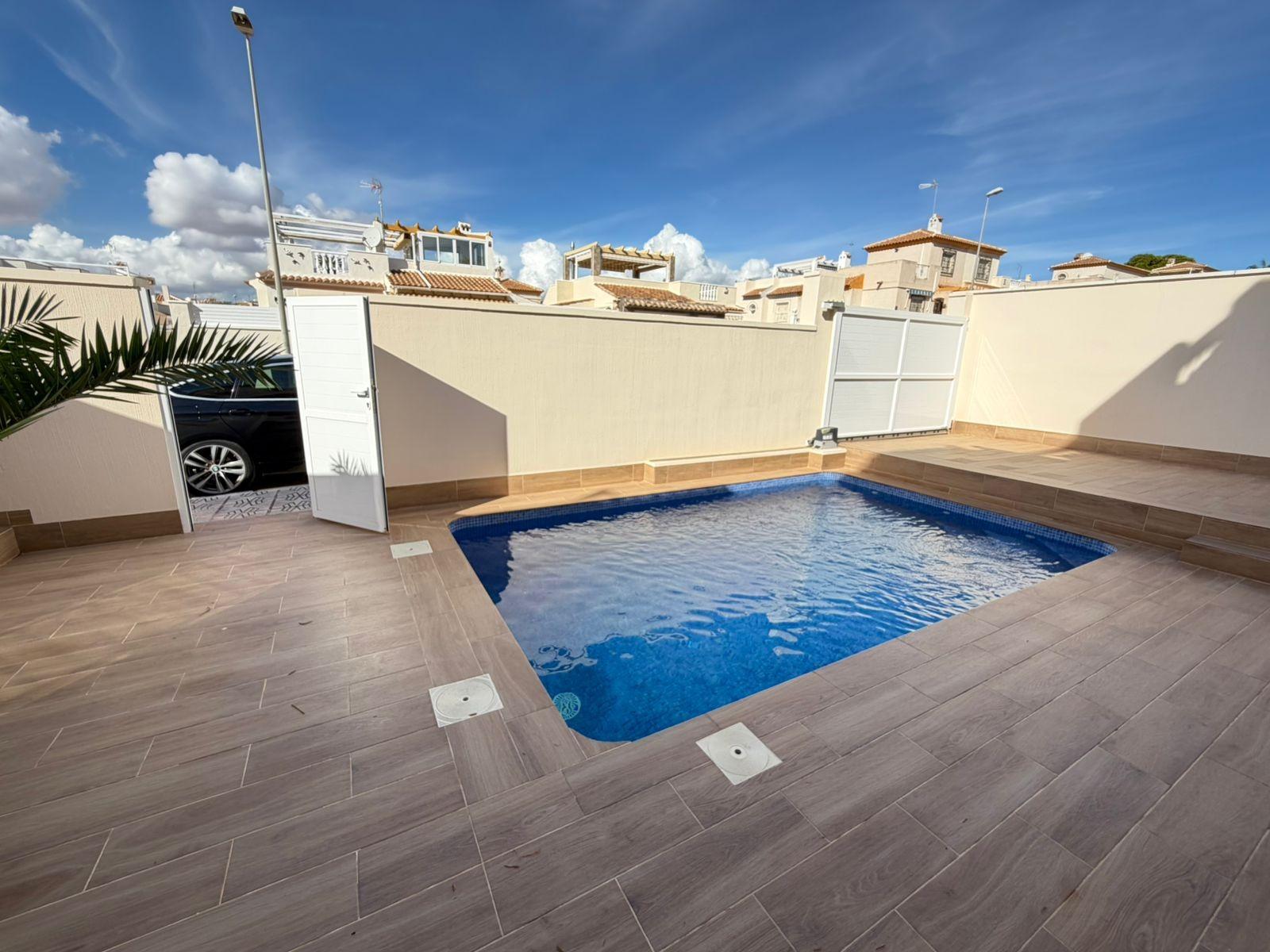 For sale - 4 Bedroom 4 Bathroom Semi Detached in Torrevieja - Cabo Cervera  - Alicante