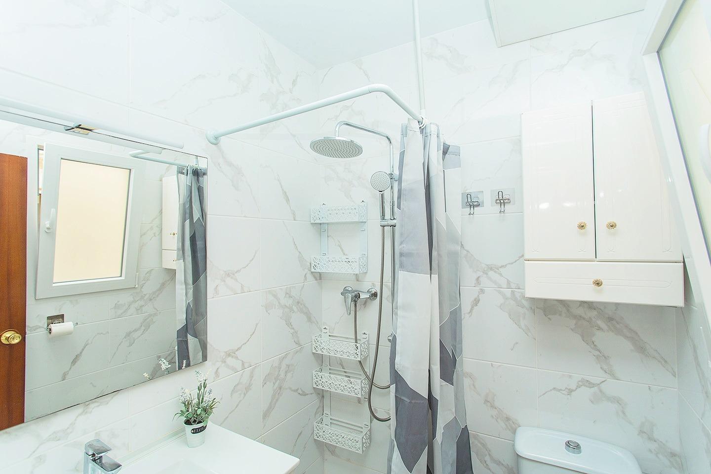 For sale - 3 Bedroom 2 Bathroom Apartment in Torrevieja - Playa Del Cura  - Alicante