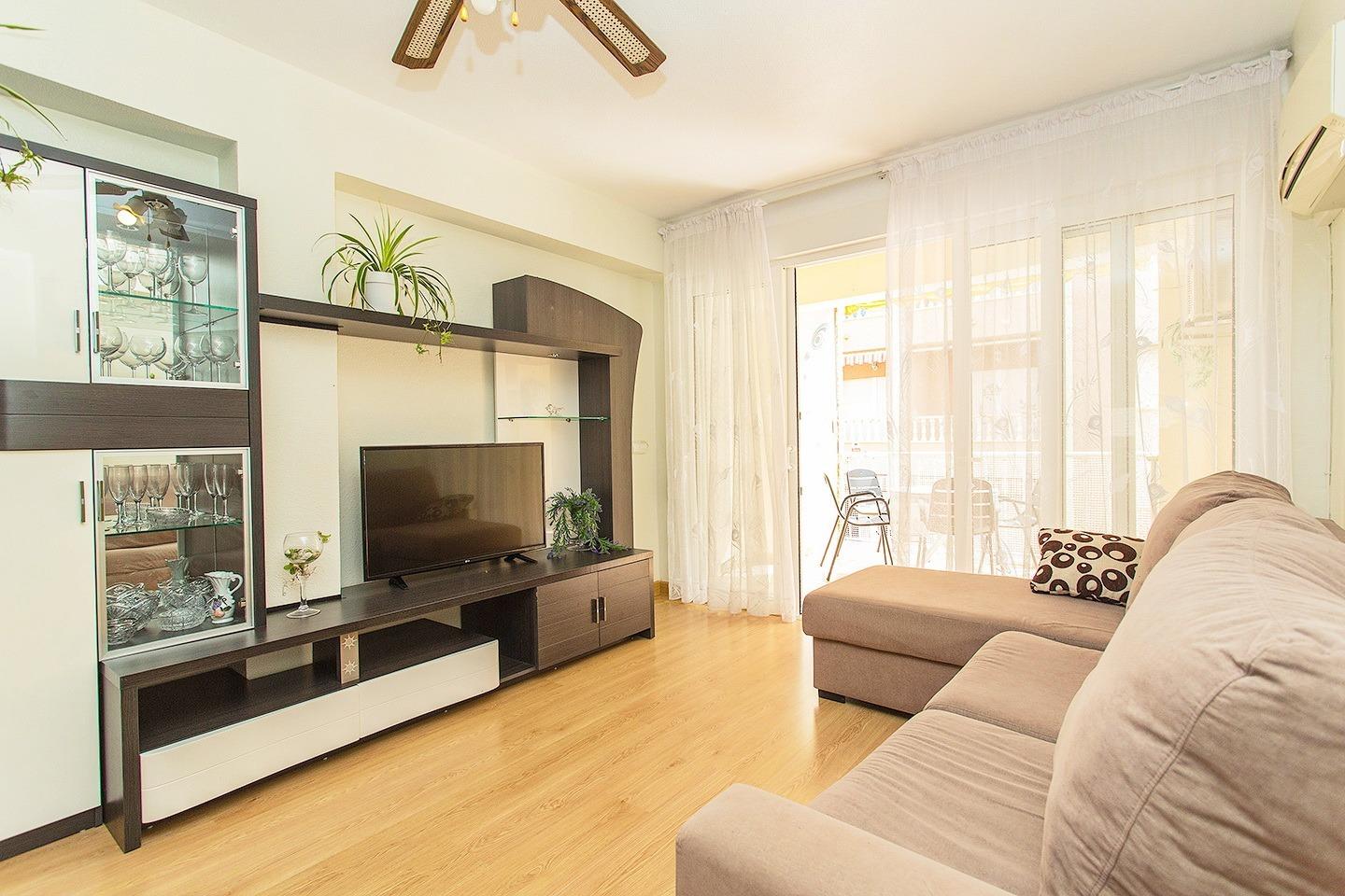 For sale - 3 Bedroom 2 Bathroom Apartment in Torrevieja - Playa Del Cura  - Alicante