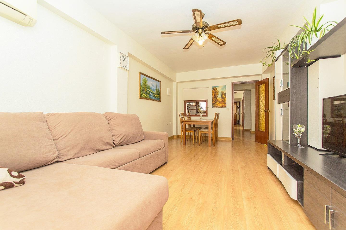 For sale - 3 Bedroom 2 Bathroom Apartment in Torrevieja - Playa Del Cura  - Alicante