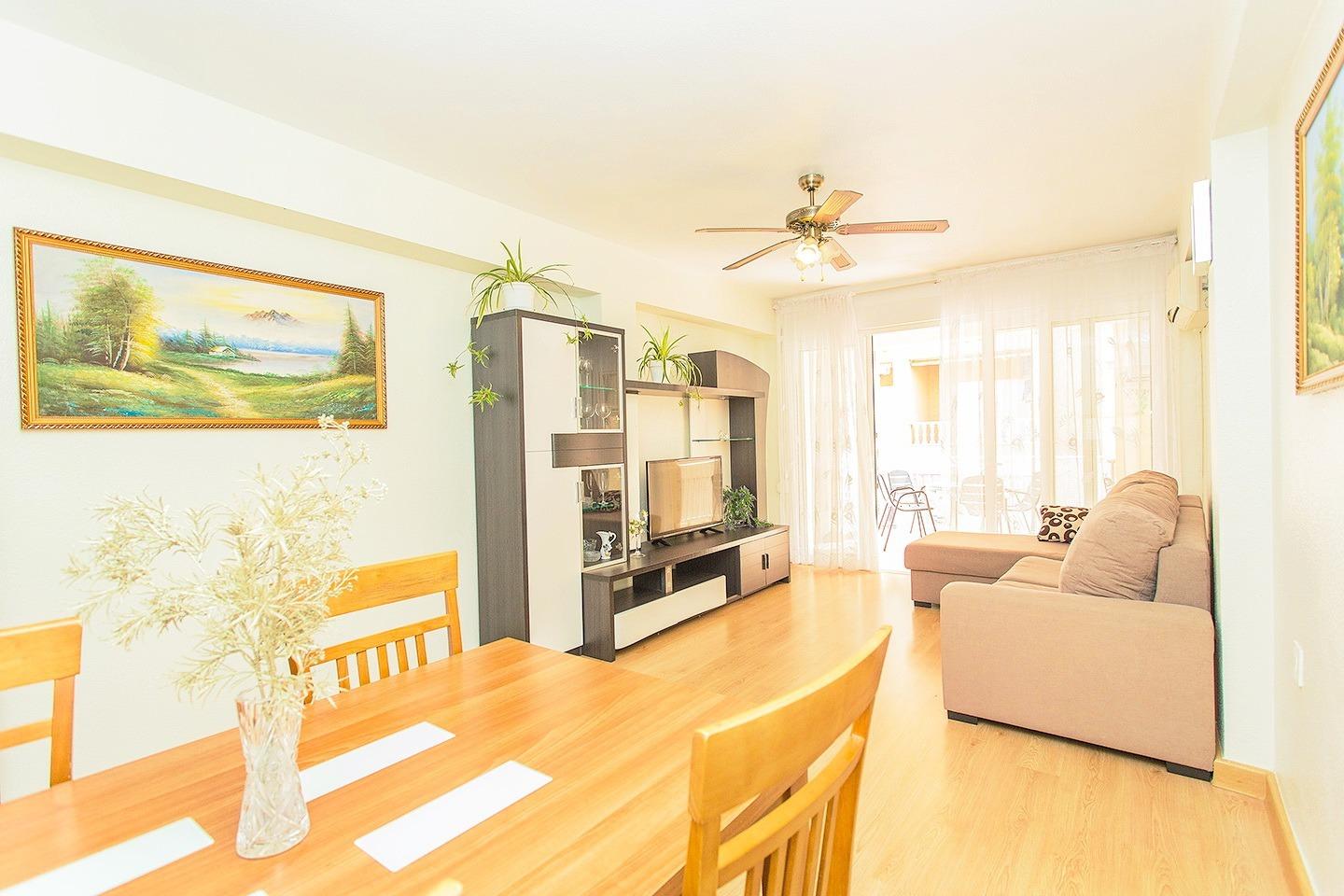 For sale - 3 Bedroom 2 Bathroom Apartment in Torrevieja - Playa Del Cura  - Alicante