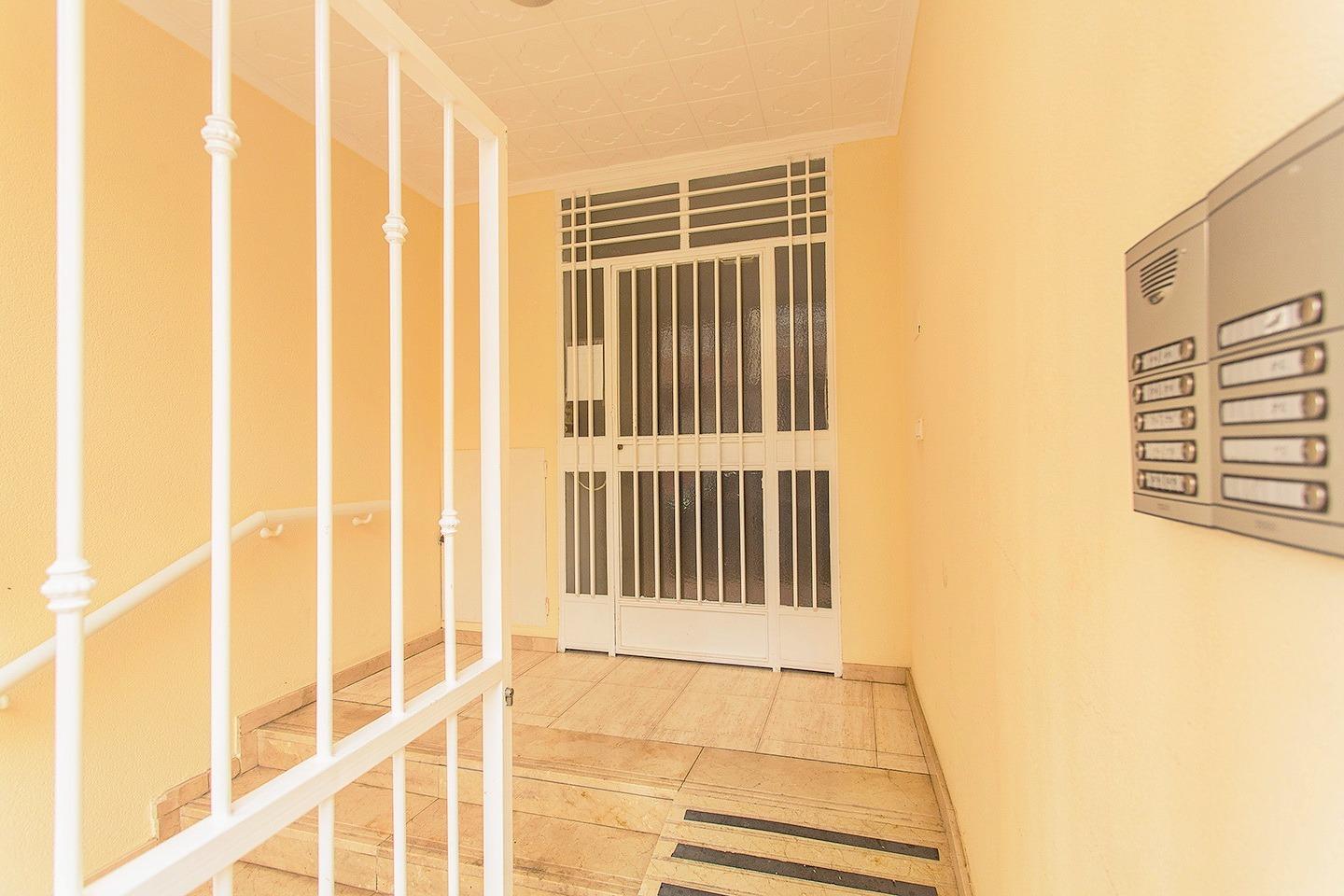 For sale - 3 Bedroom 2 Bathroom Apartment in Torrevieja - Playa Del Cura  - Alicante