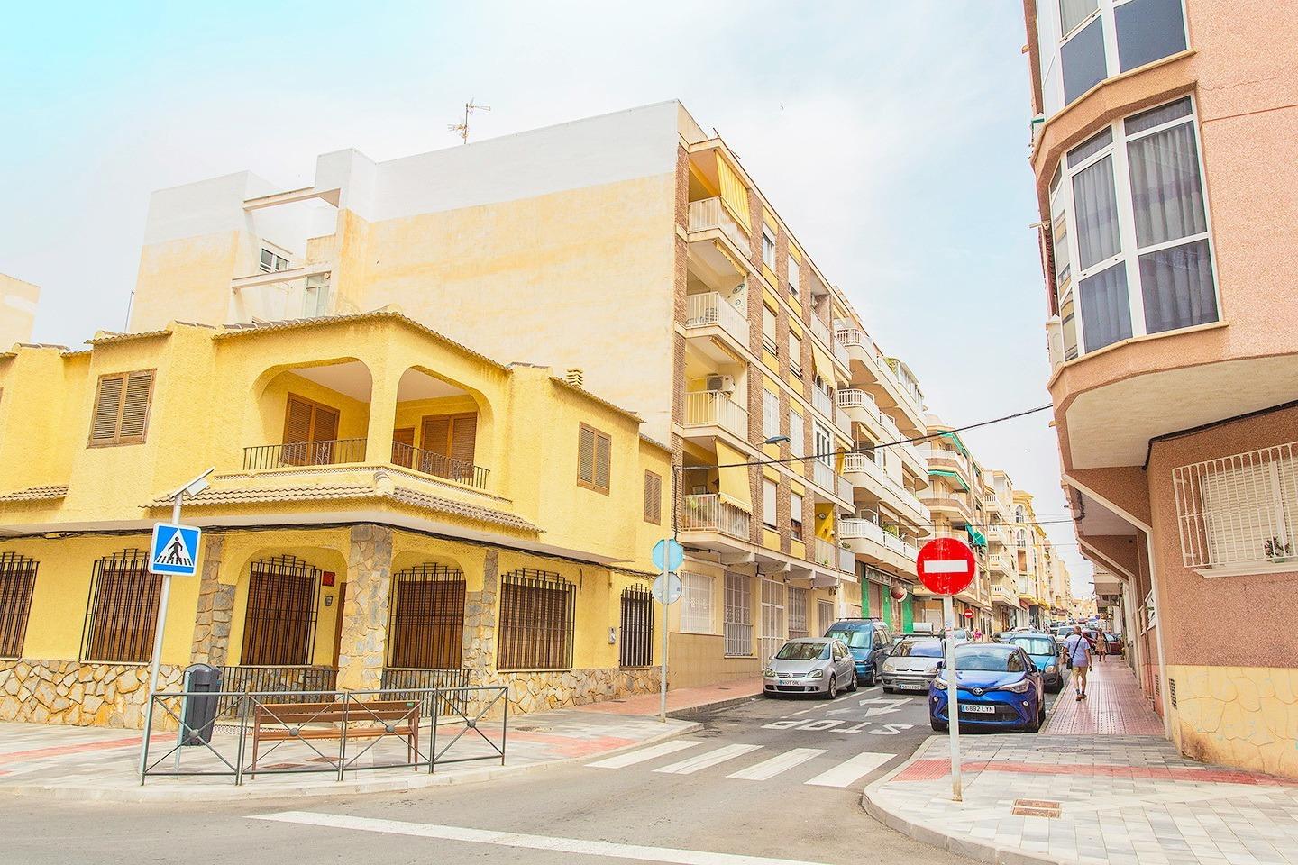 For sale - 3 Bedroom 2 Bathroom Apartment in Torrevieja - Playa Del Cura  - Alicante