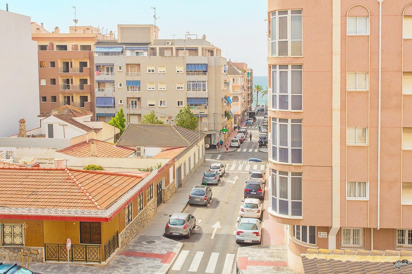 For sale - 3 Bedroom 2 Bathroom Apartment in Torrevieja - Playa Del Cura  - Alicante