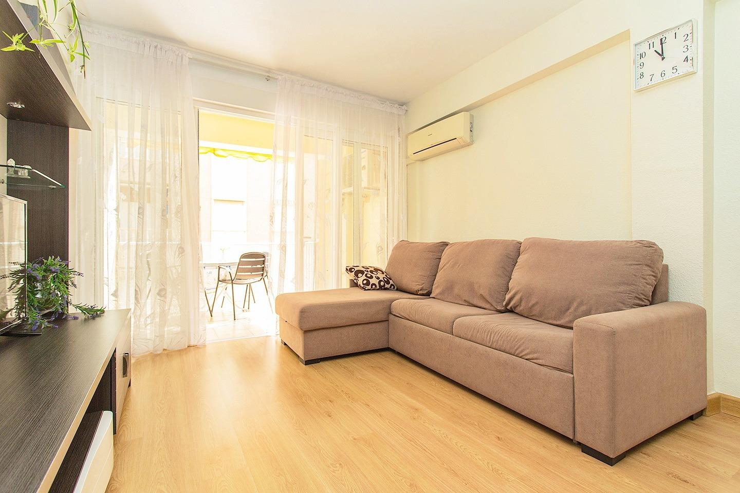 For sale - 3 Bedroom 2 Bathroom Apartment in Torrevieja - Playa Del Cura  - Alicante