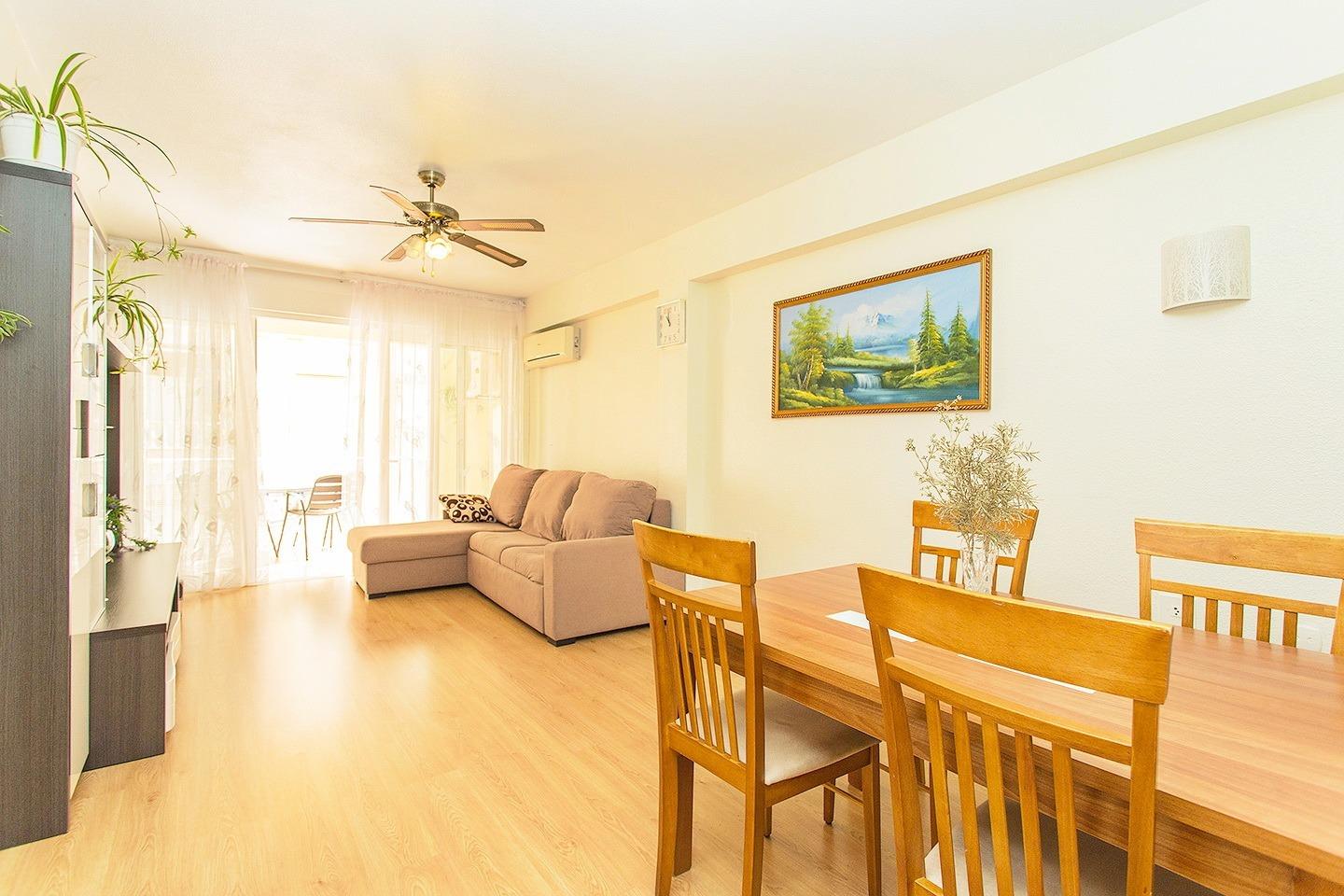 For sale - 3 Bedroom 2 Bathroom Apartment in Torrevieja - Playa Del Cura  - Alicante