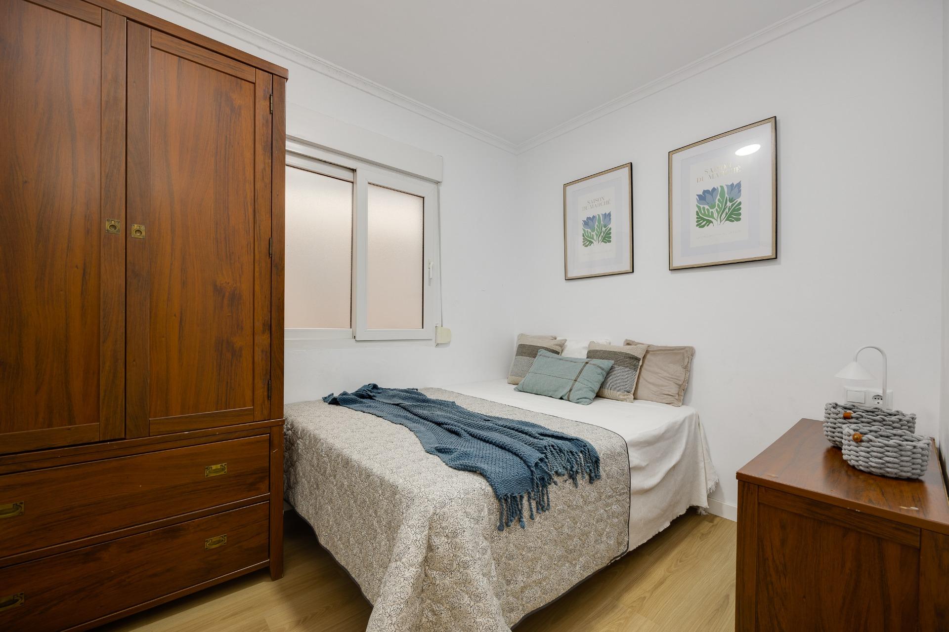 For sale - 3 Bedroom 2 Bathroom Apartment in Torrevieja - Centro  - Alicante