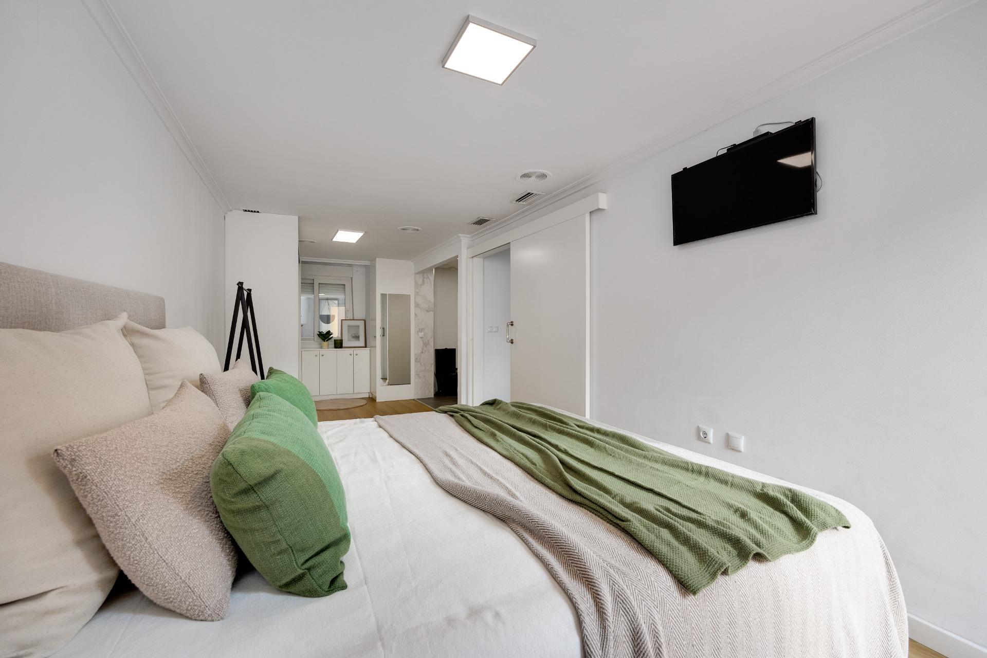 For sale - 3 Bedroom 2 Bathroom Apartment in Torrevieja - Centro  - Alicante