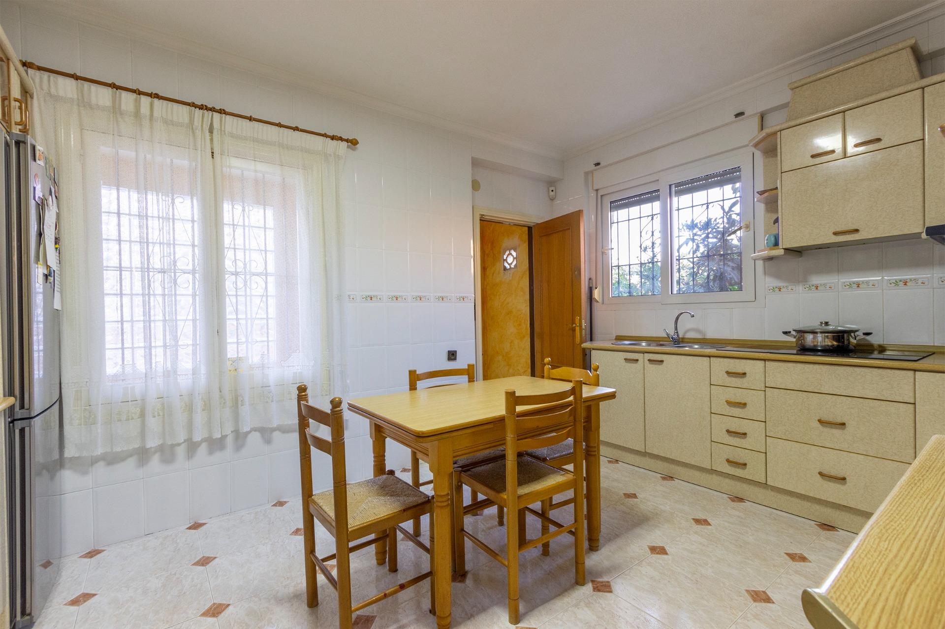For sale - 4 Bedroom 3 Bathroom Villa in Torrevieja - Los Balcones  - Alicante