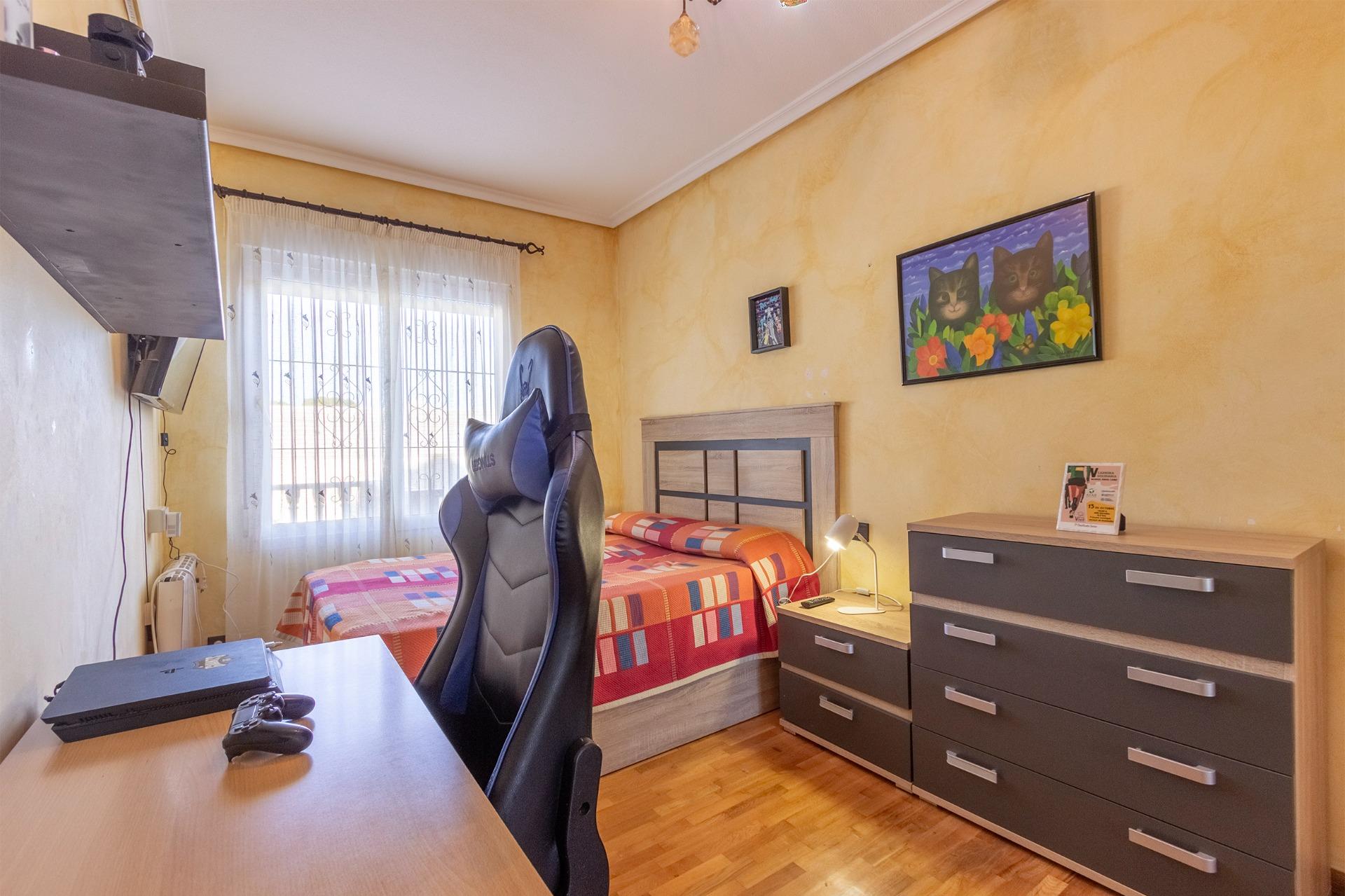 For sale - 4 Bedroom 3 Bathroom Villa in Torrevieja - Los Balcones  - Alicante