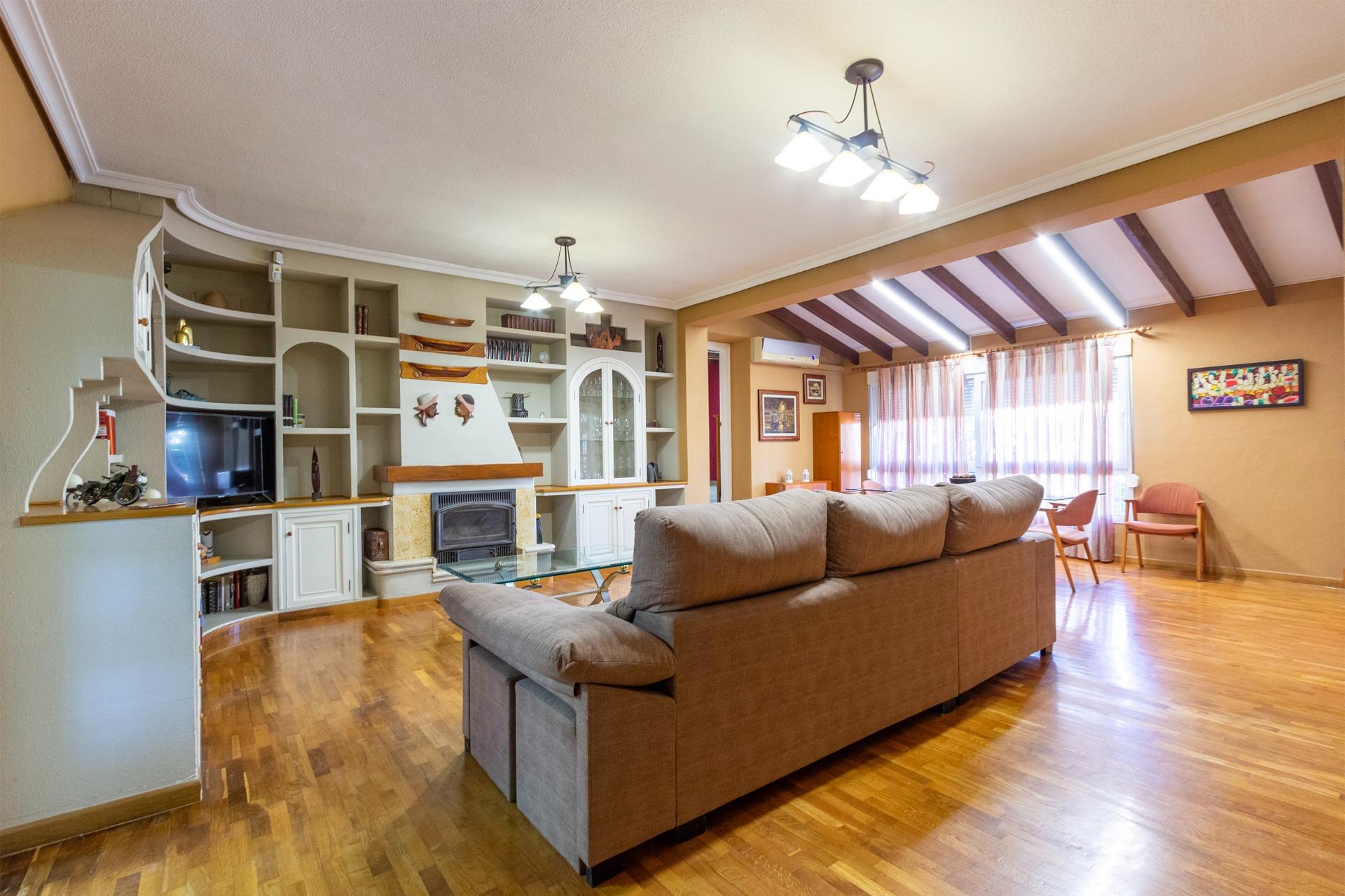 For sale - 4 Bedroom 3 Bathroom Villa in Torrevieja - Los Balcones  - Alicante