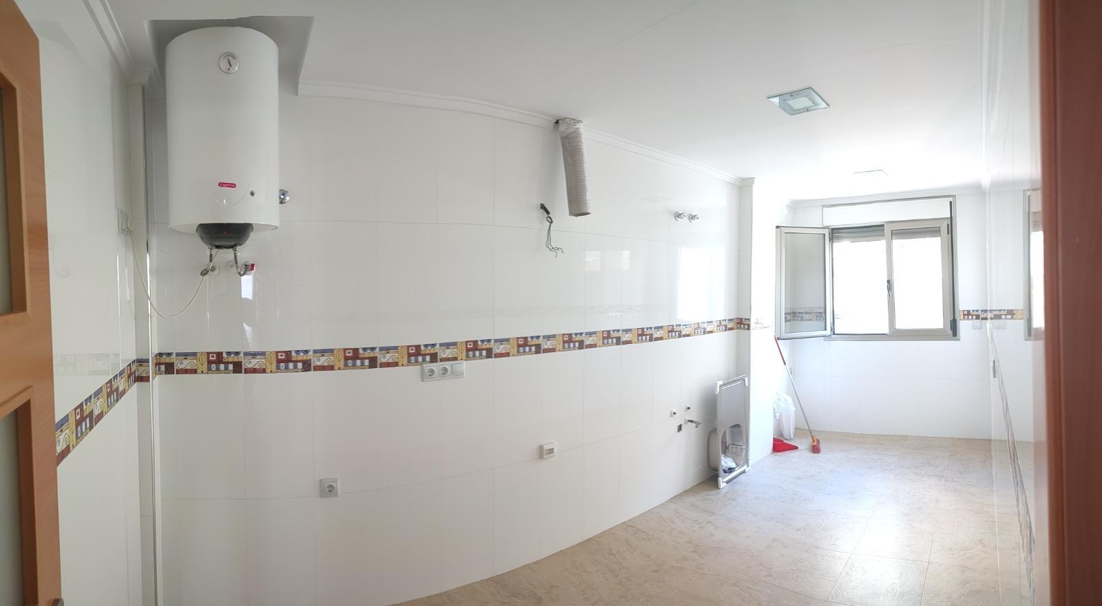 For sale - 3 Bedroom 2 Bathroom Apartment in Torrevieja - Estacion De Autobuses  - Alicante
