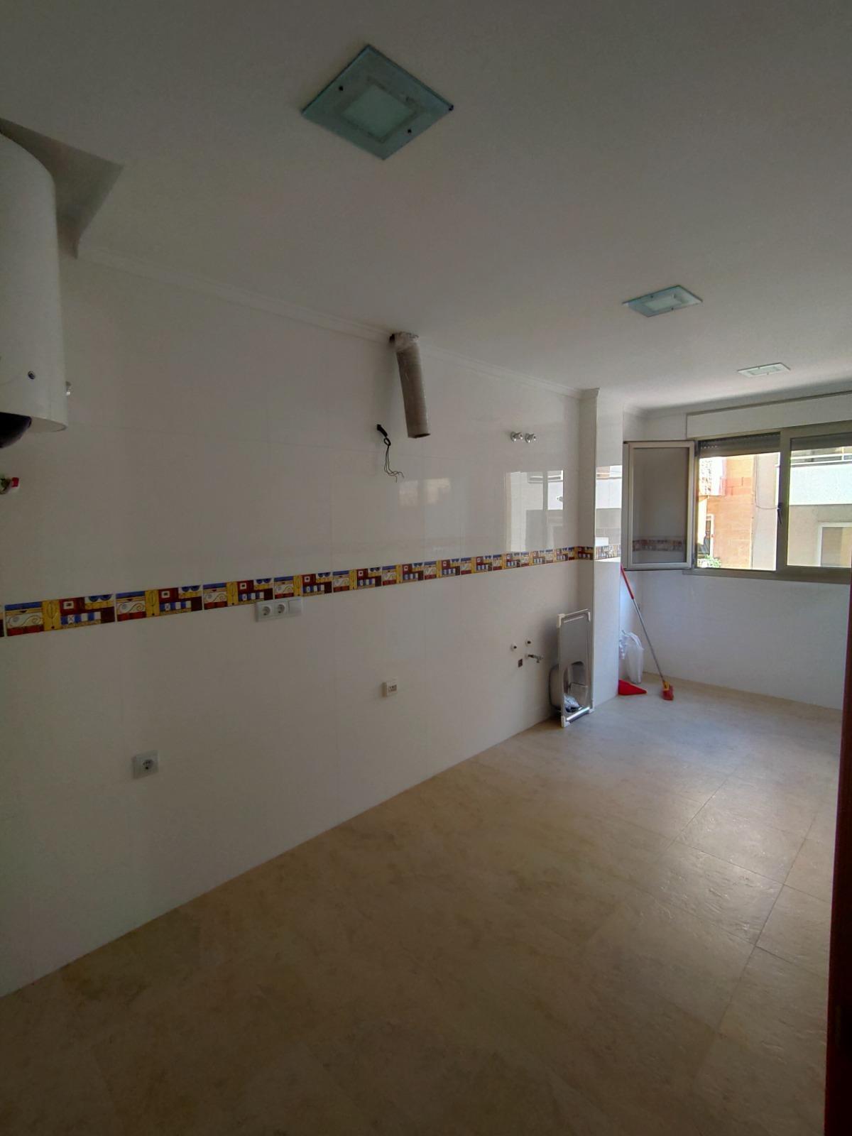 For sale - 3 Bedroom 2 Bathroom Apartment in Torrevieja - Estacion De Autobuses  - Alicante