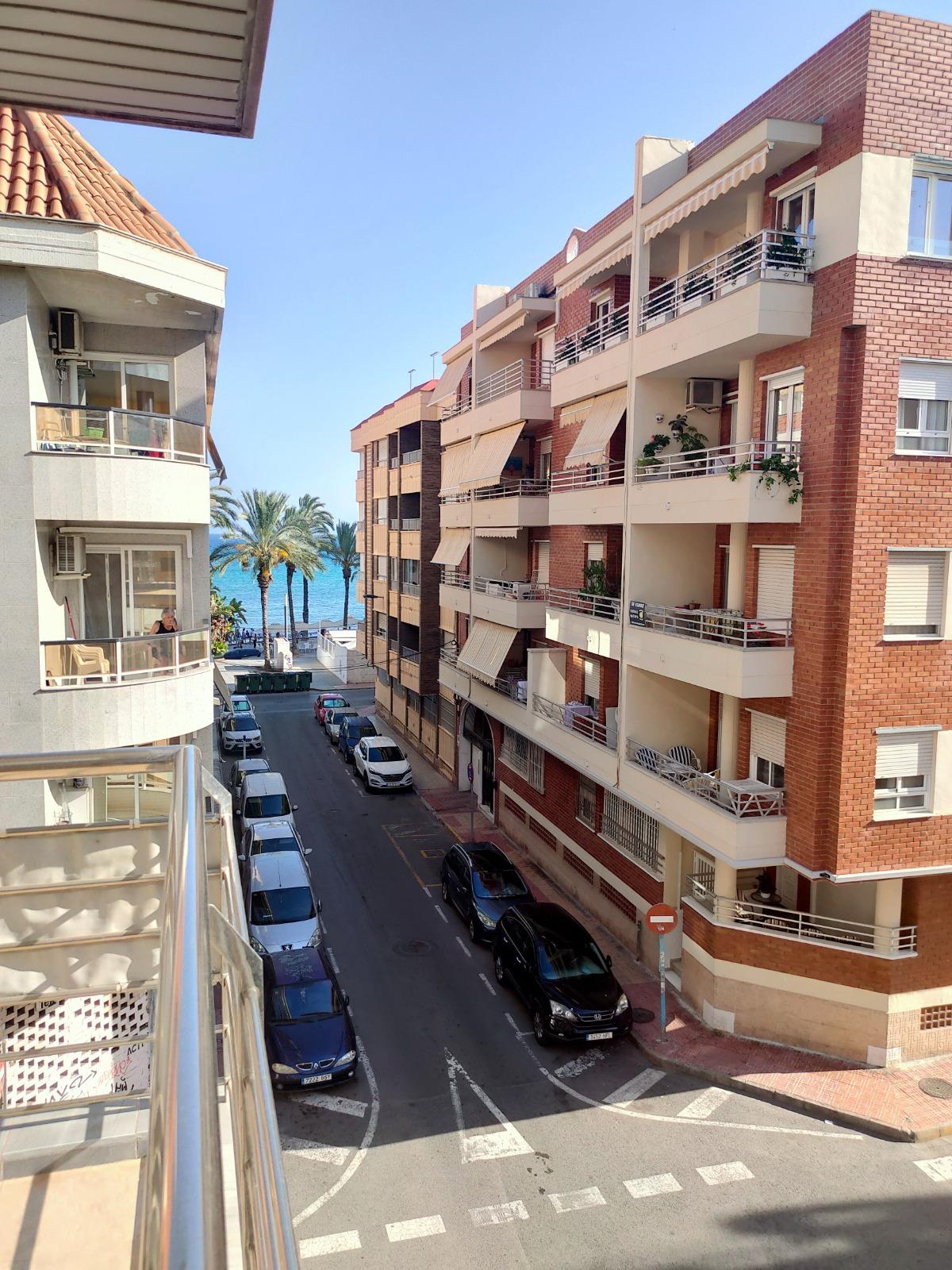 For sale - 3 Bedroom 2 Bathroom Apartment in Torrevieja - Estacion De Autobuses  - Alicante