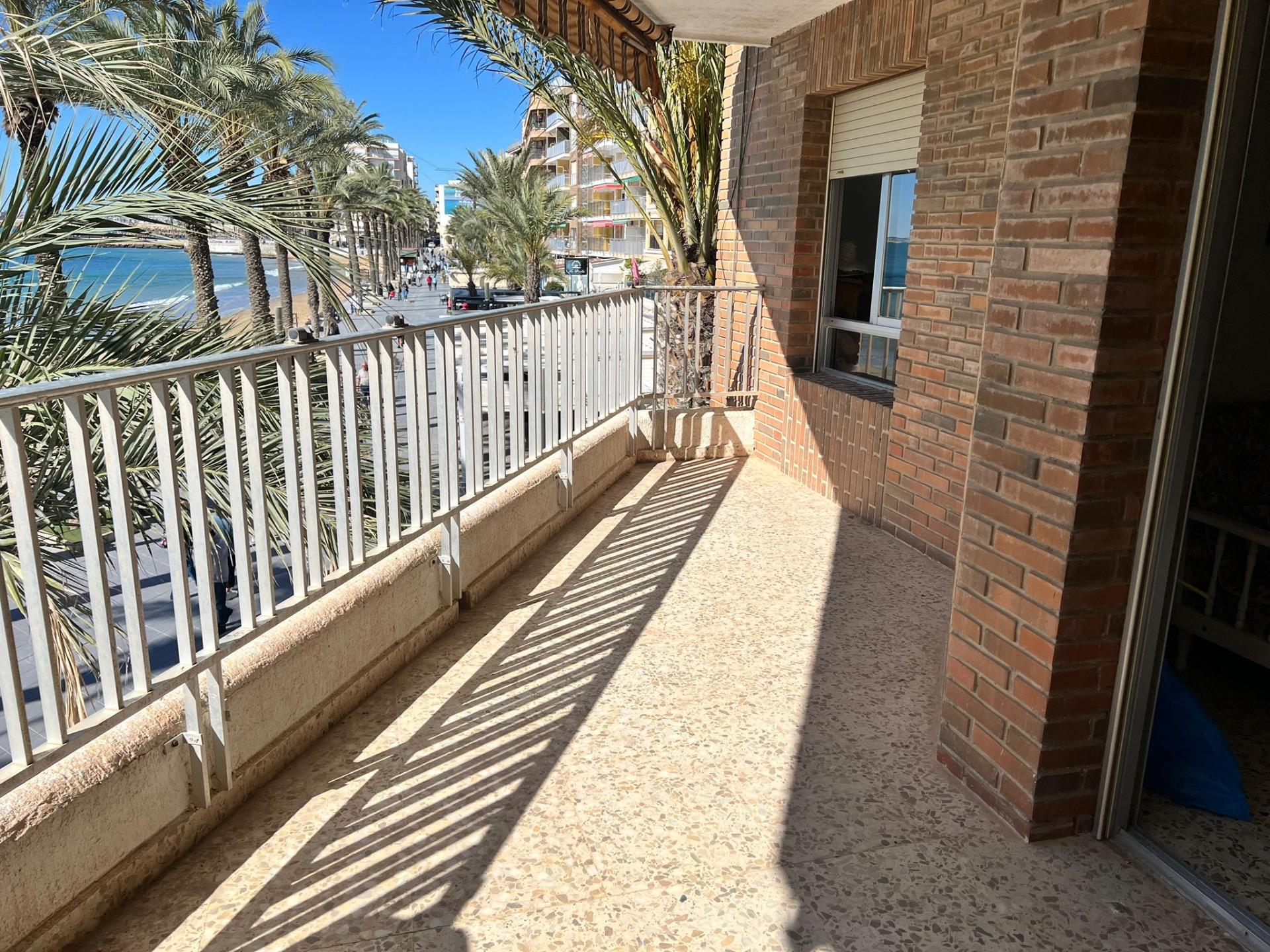 For sale - 3 Bedroom 1 Bathroom Apartment in Torrevieja - Playa Del Cura  - Alicante