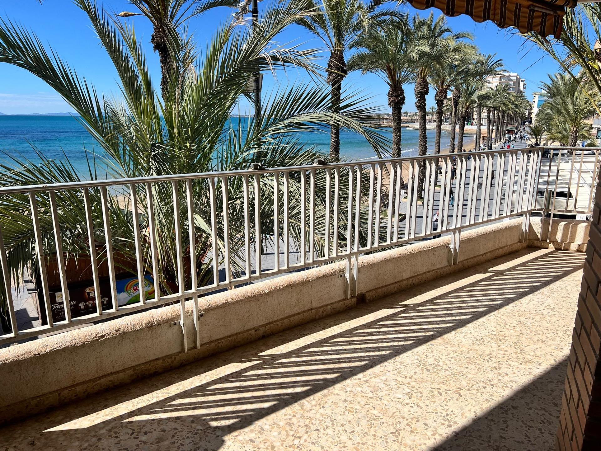For sale - 3 Bedroom 1 Bathroom Apartment in Torrevieja - Playa Del Cura  - Alicante