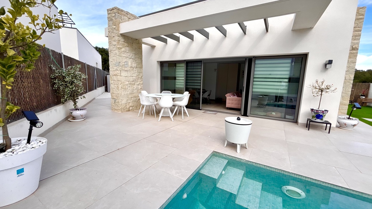 For sale - 3 Bedroom 2 Bathroom Villa in San Miguel de Salinas - Costa Blanca  - Alicante