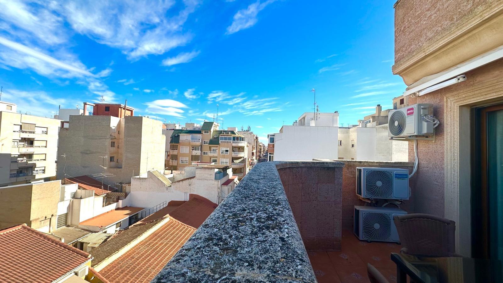 For sale - 2 Bedroom 1 Bathroom Penthouse in Torrevieja - Torrevieja  - Alicante