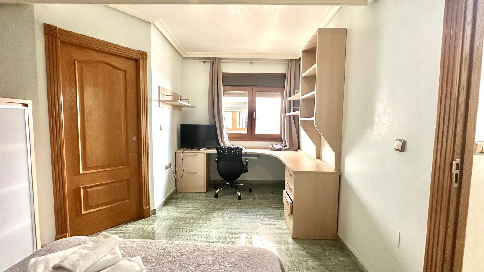For sale - 2 Bedroom 1 Bathroom Penthouse in Torrevieja - Torrevieja  - Alicante