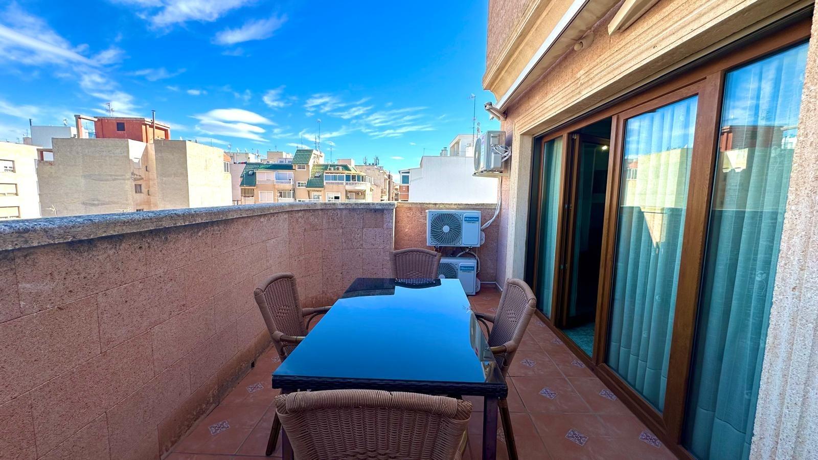 For sale - 2 Bedroom 1 Bathroom Penthouse in Torrevieja - Torrevieja  - Alicante