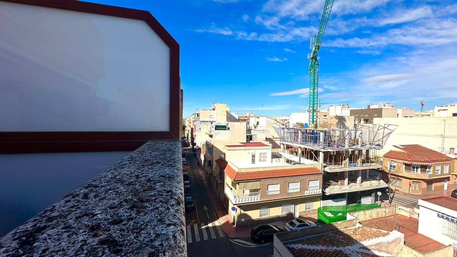 For sale - 2 Bedroom 1 Bathroom Penthouse in Torrevieja - Torrevieja  - Alicante