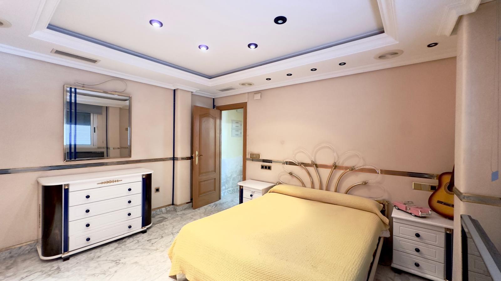 For sale - 2 Bedroom 2 Bathroom Penthouse in Torrevieja - Centro  - Alicante
