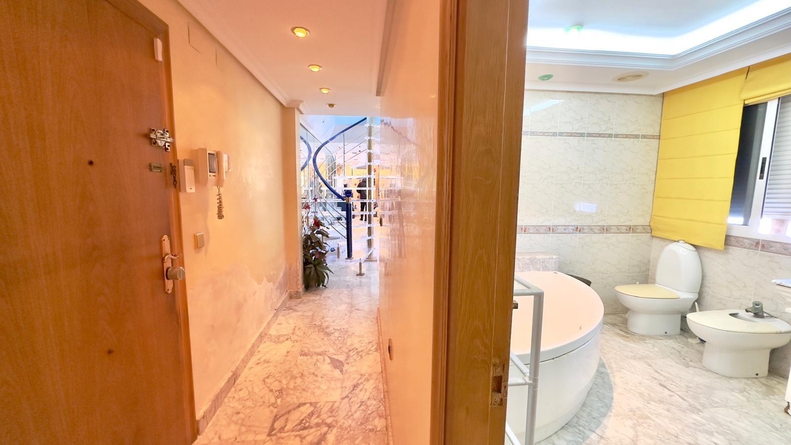 For sale - 2 Bedroom 2 Bathroom Penthouse in Torrevieja - Centro  - Alicante
