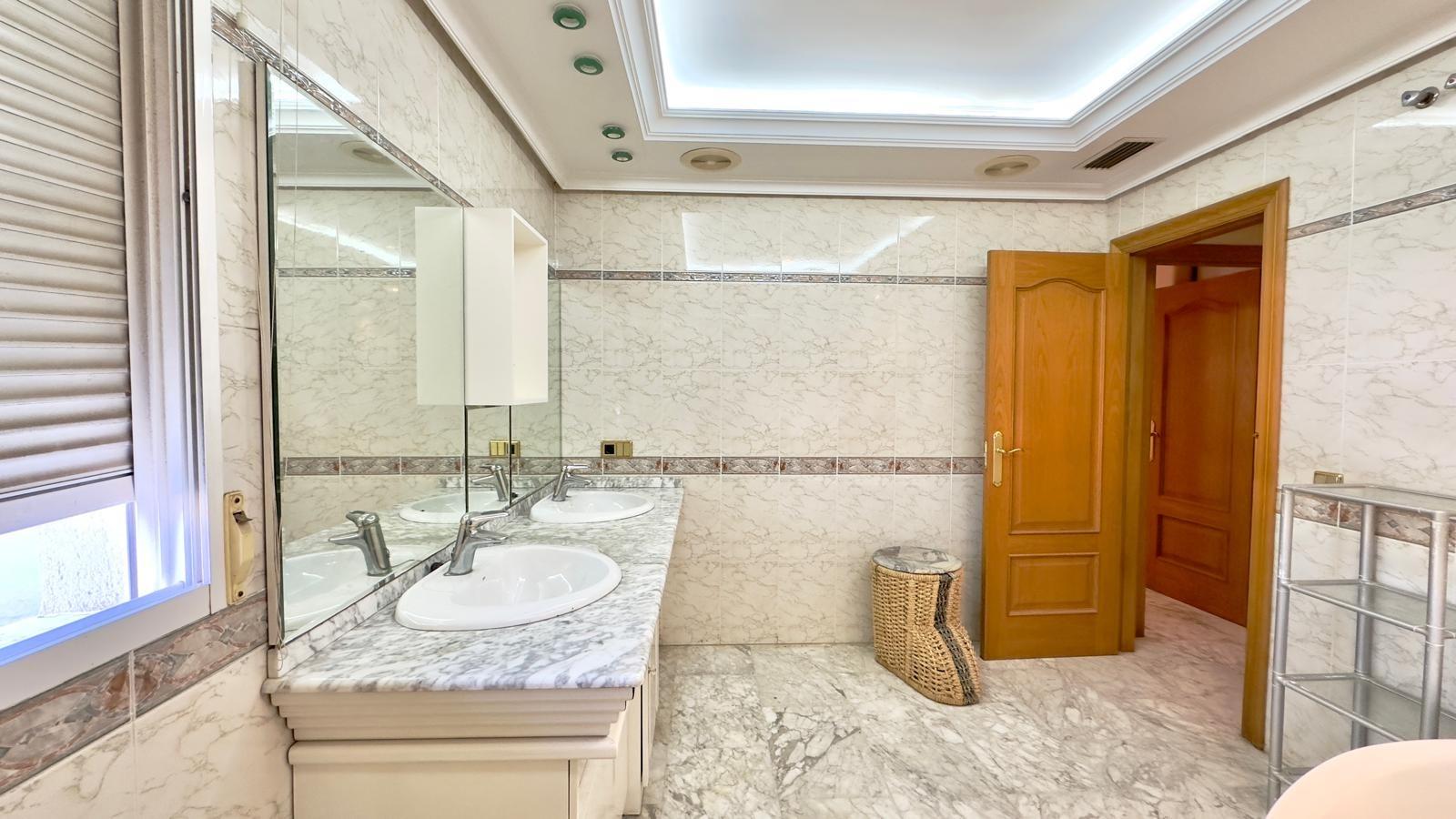 For sale - 2 Bedroom 2 Bathroom Penthouse in Torrevieja - Centro  - Alicante